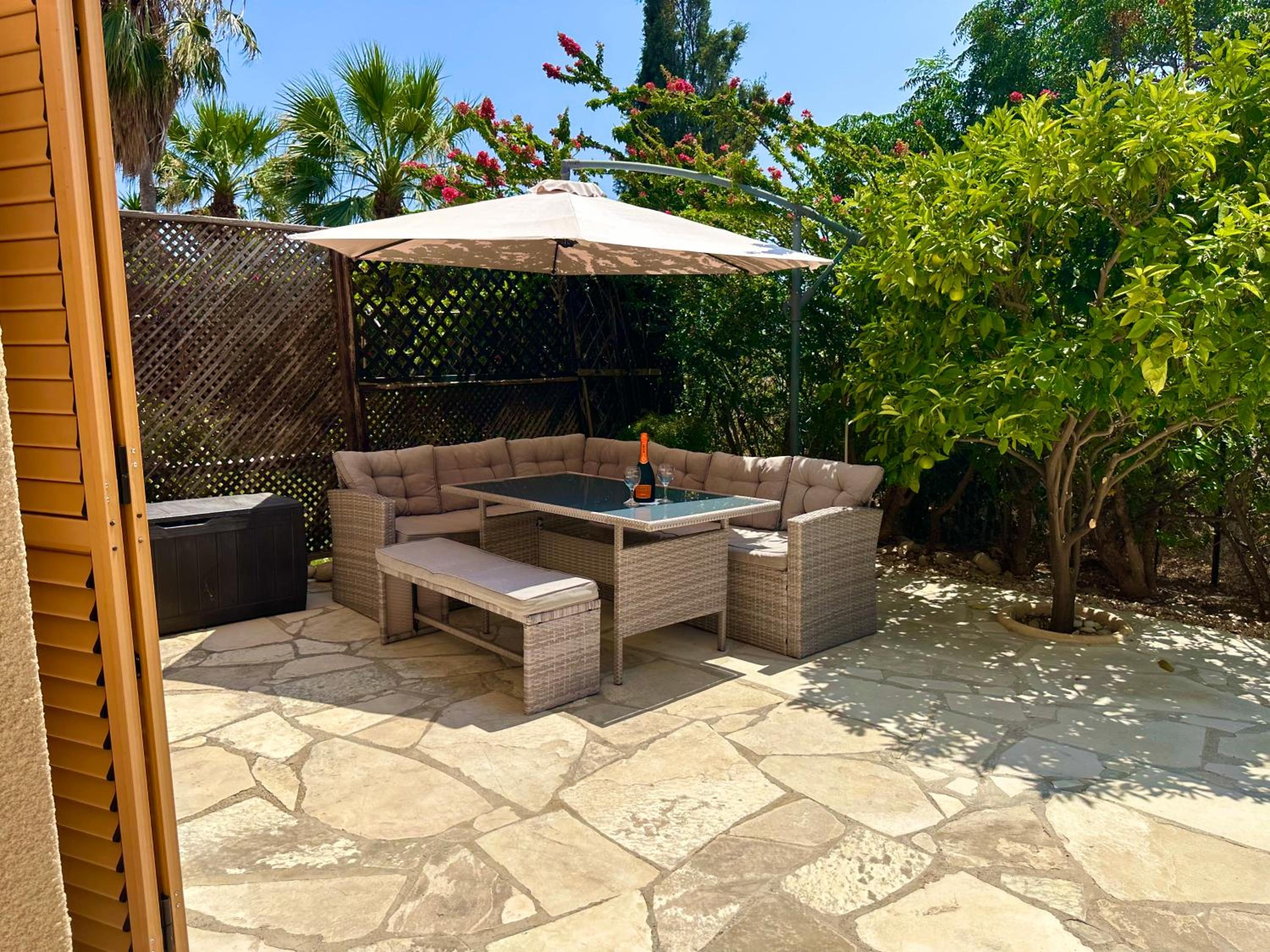 New cozy Villa near the beaches in the Magnificent Gardens of Regina with swimming pools!