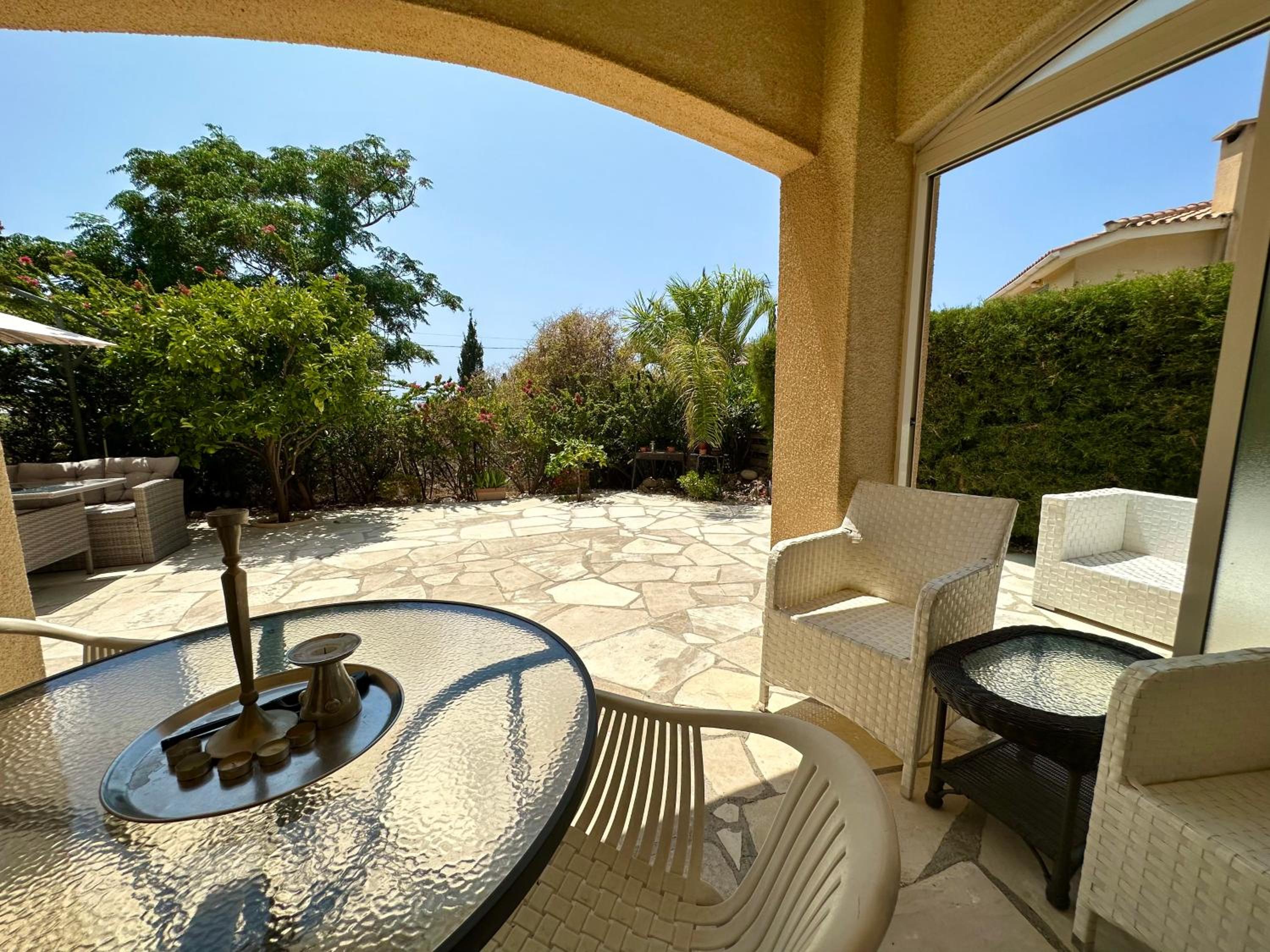 New cozy Villa near the beaches in the Magnificent Gardens of Regina with swimming pools!