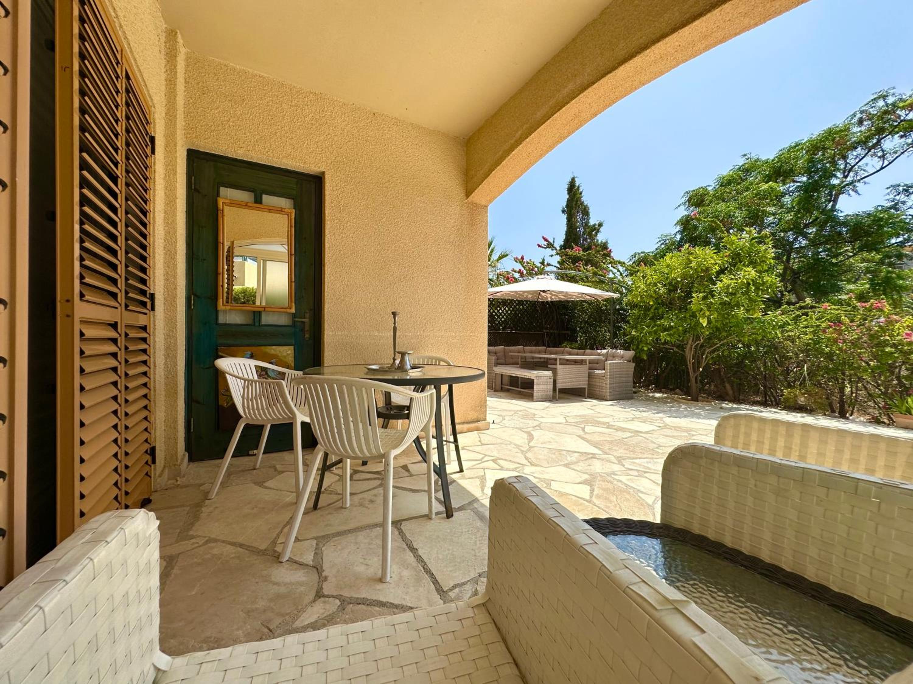 New cozy Villa near the beaches in the Magnificent Gardens of Regina with swimming pools!