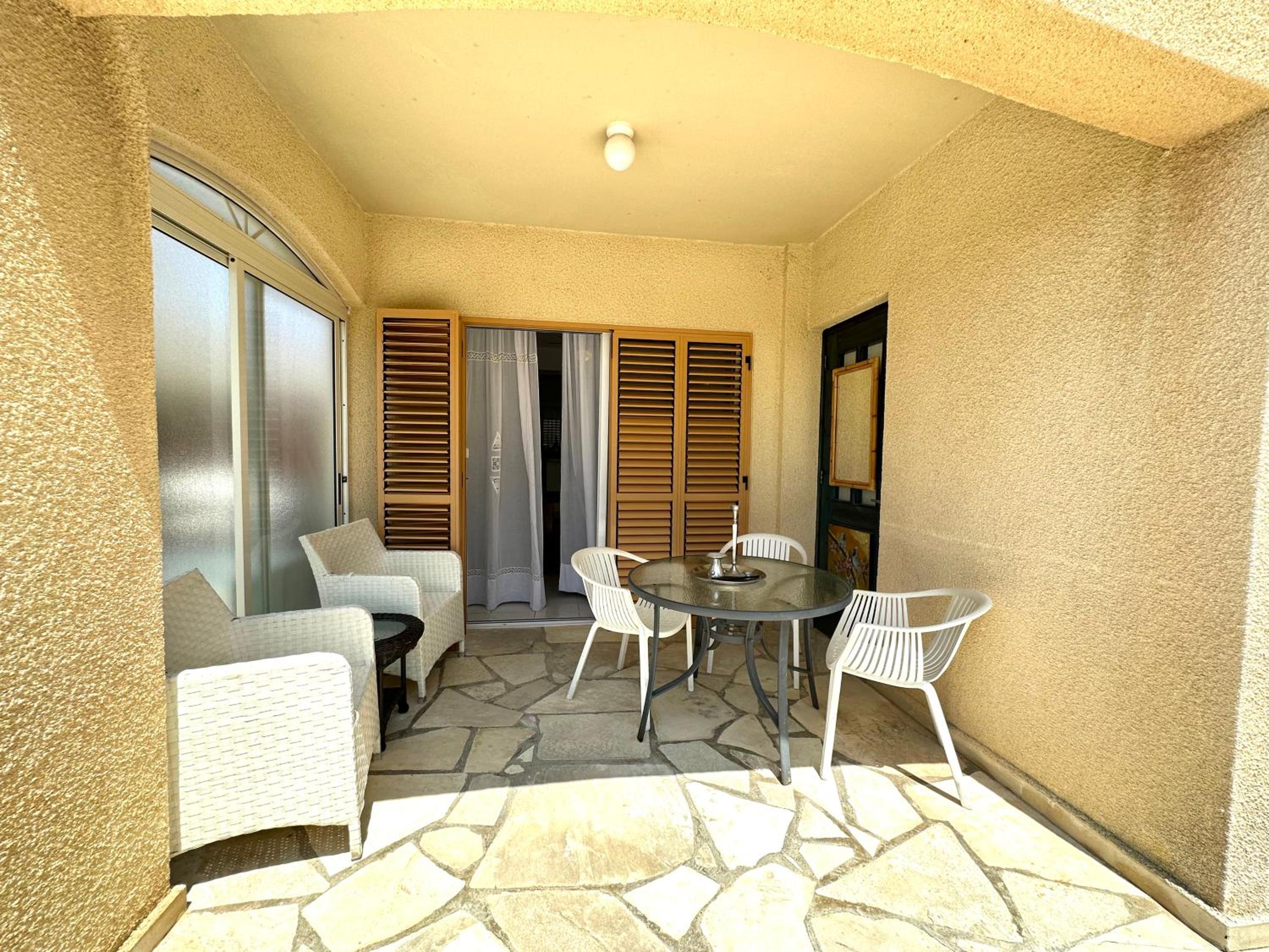 New cozy Villa near the beaches in the Magnificent Gardens of Regina with swimming pools!