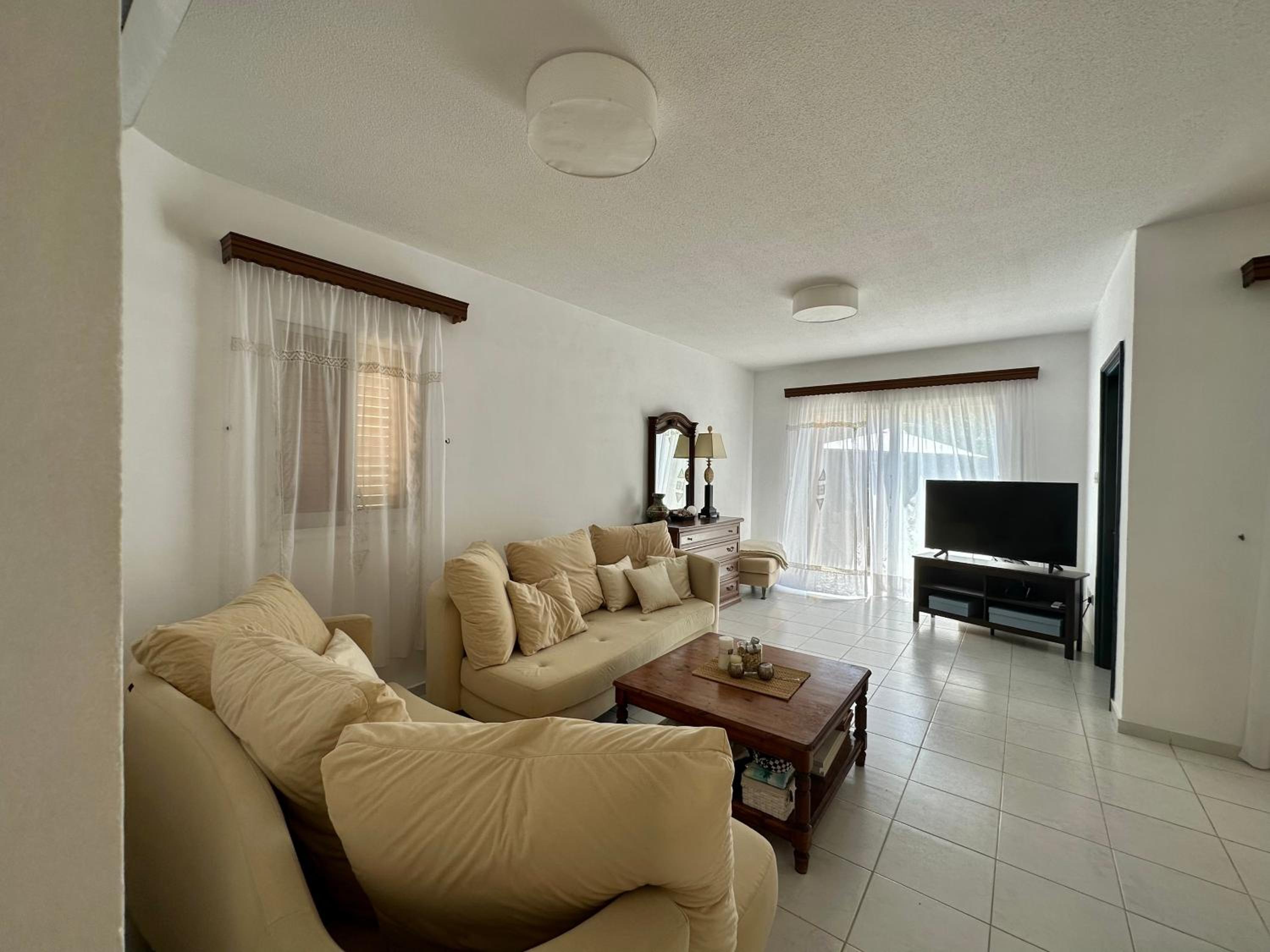 New cozy Villa near the beaches in the Magnificent Gardens of Regina with swimming pools!