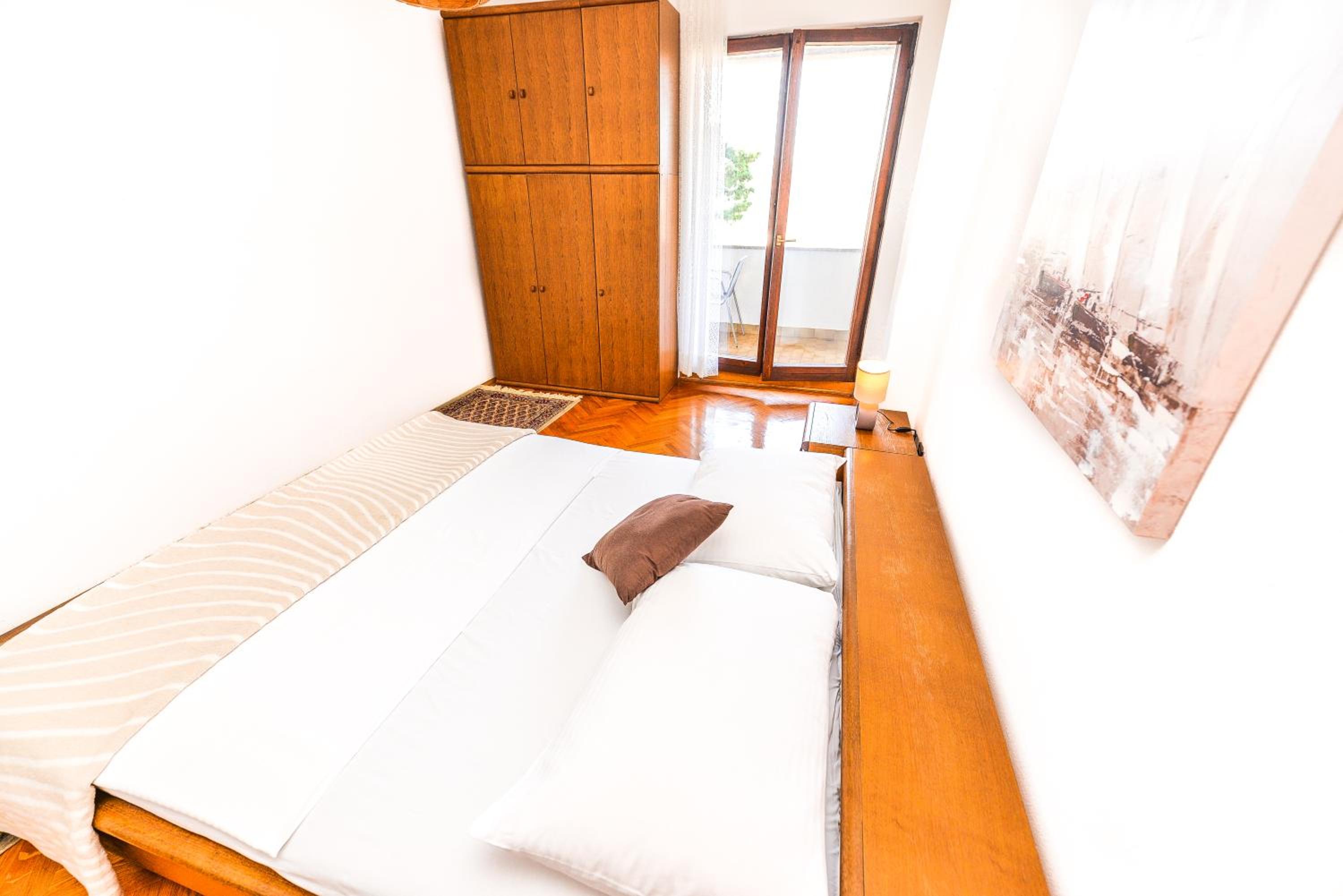 Apartments Leut