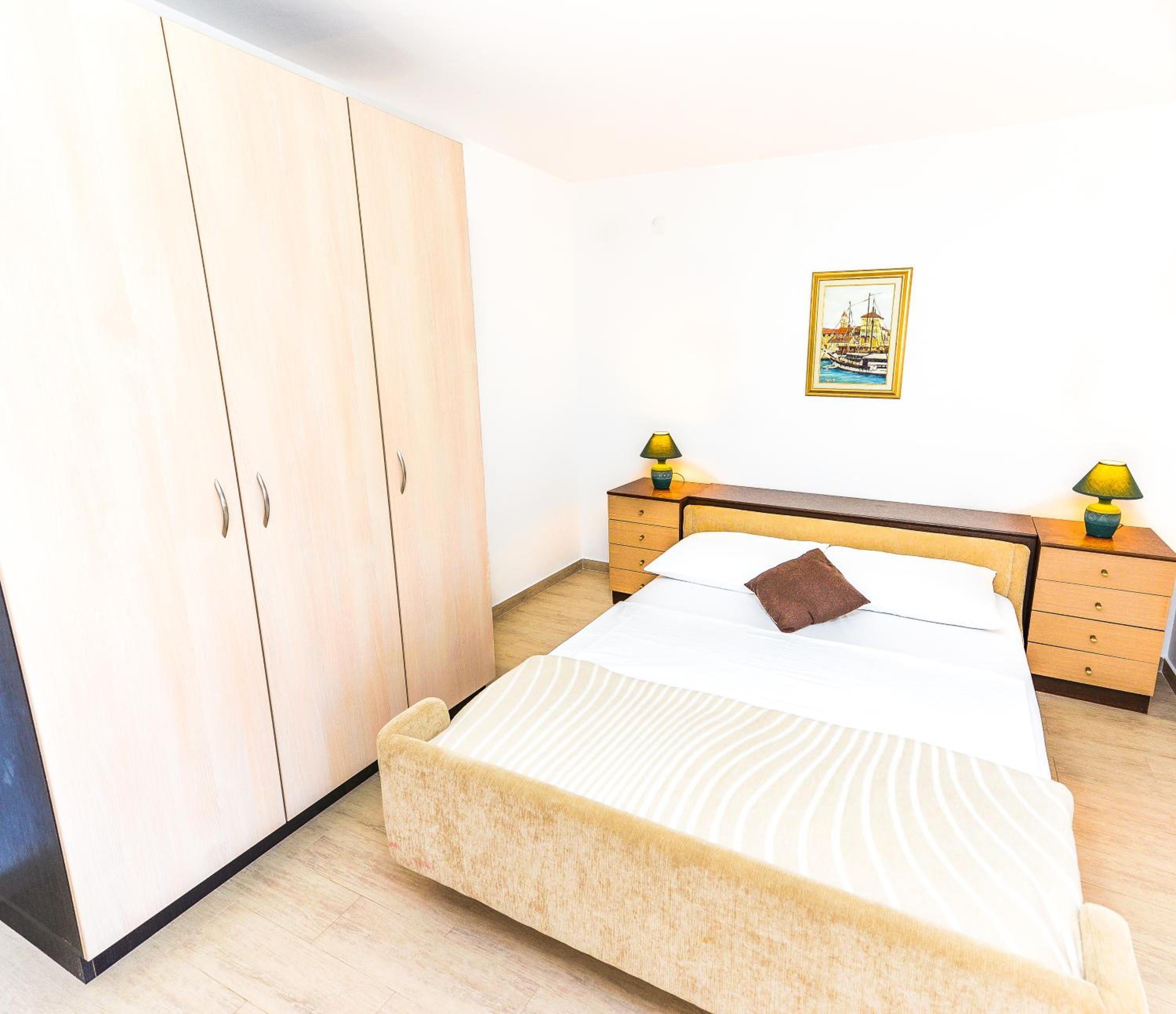 Apartments Leut