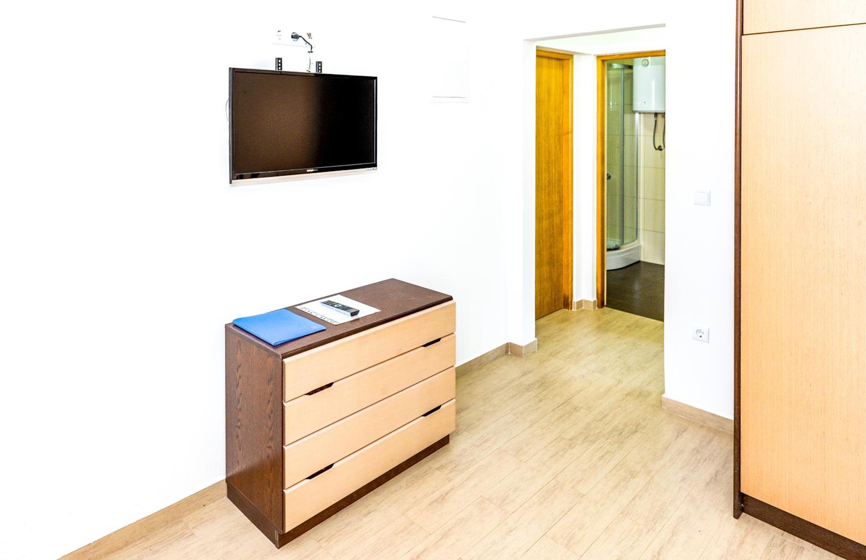 Apartments Leut