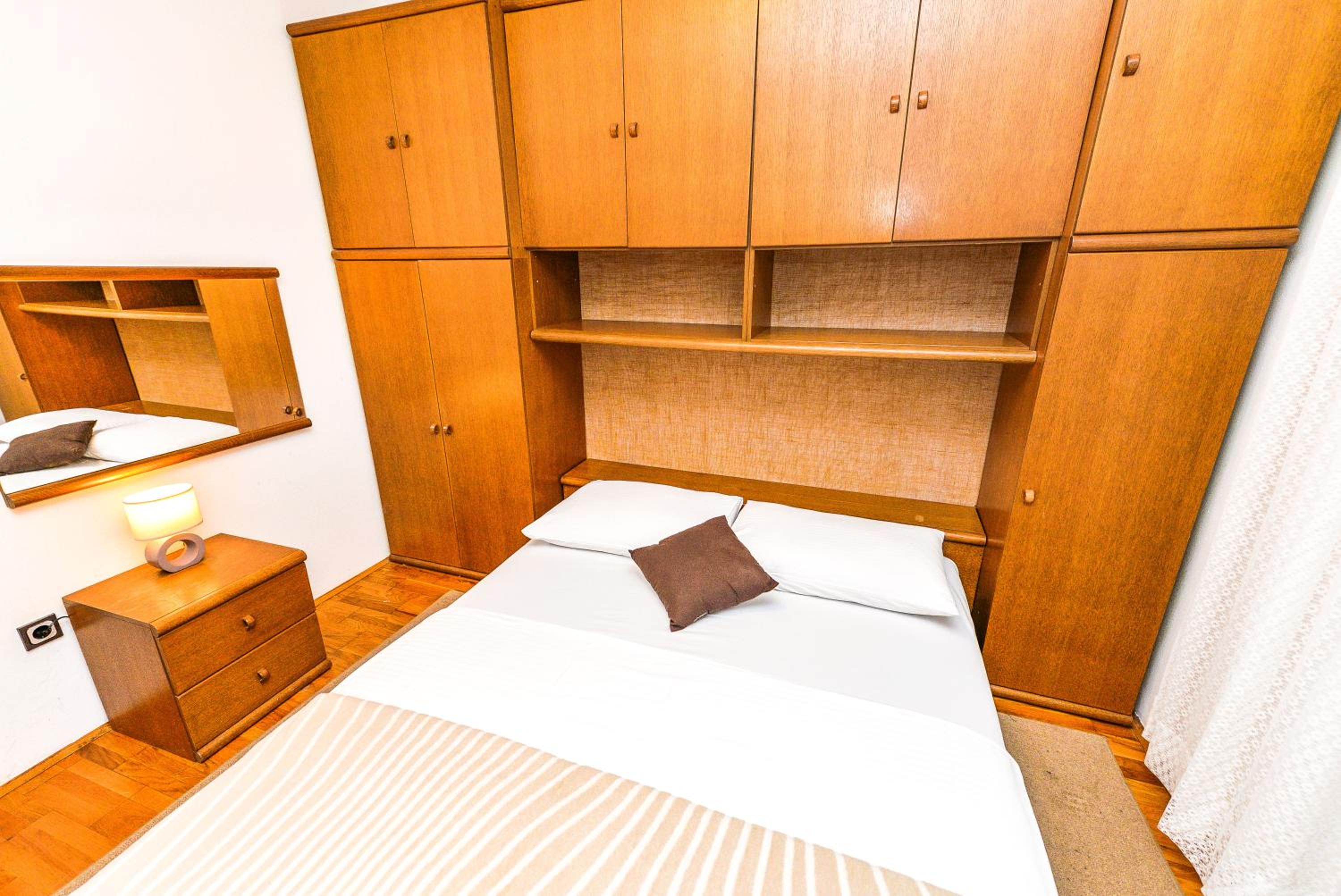 Apartments Leut