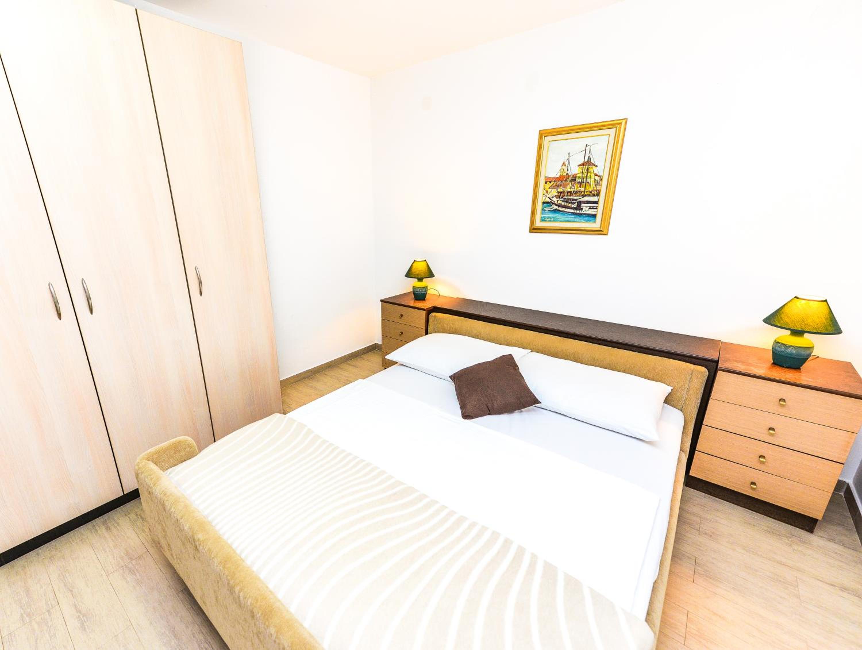 Apartments Leut