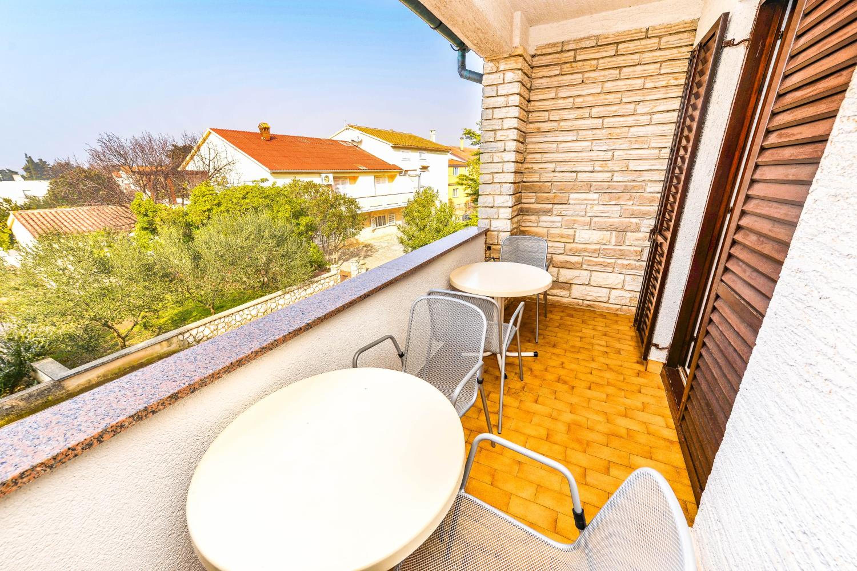 Apartments Leut
