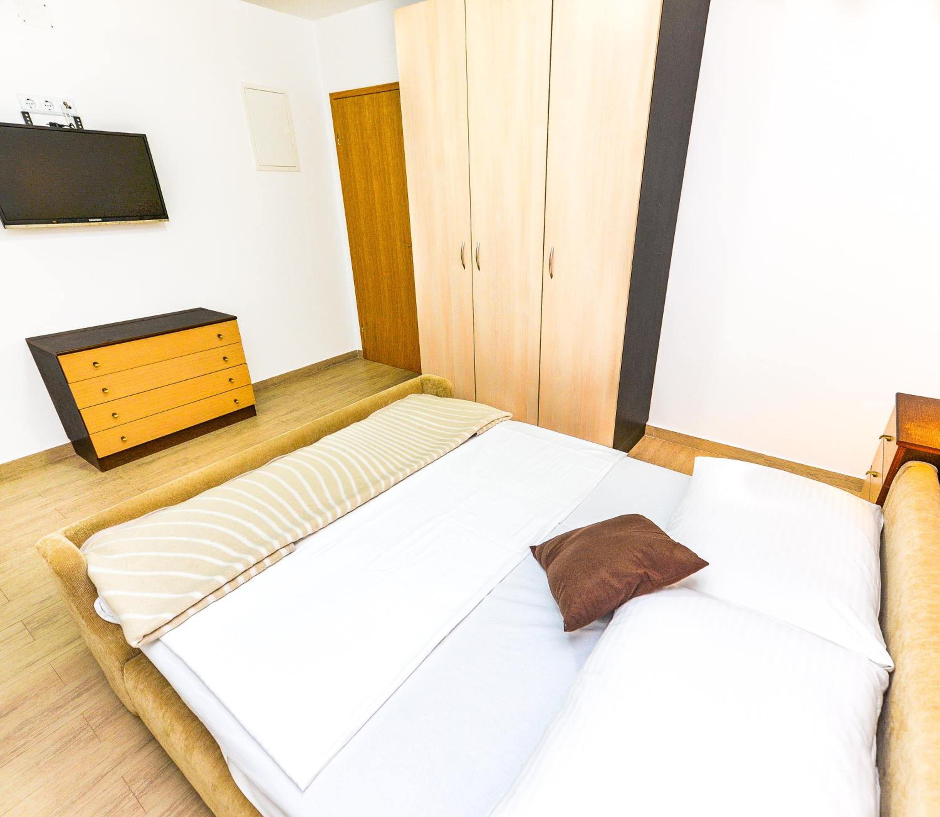 Apartments Leut