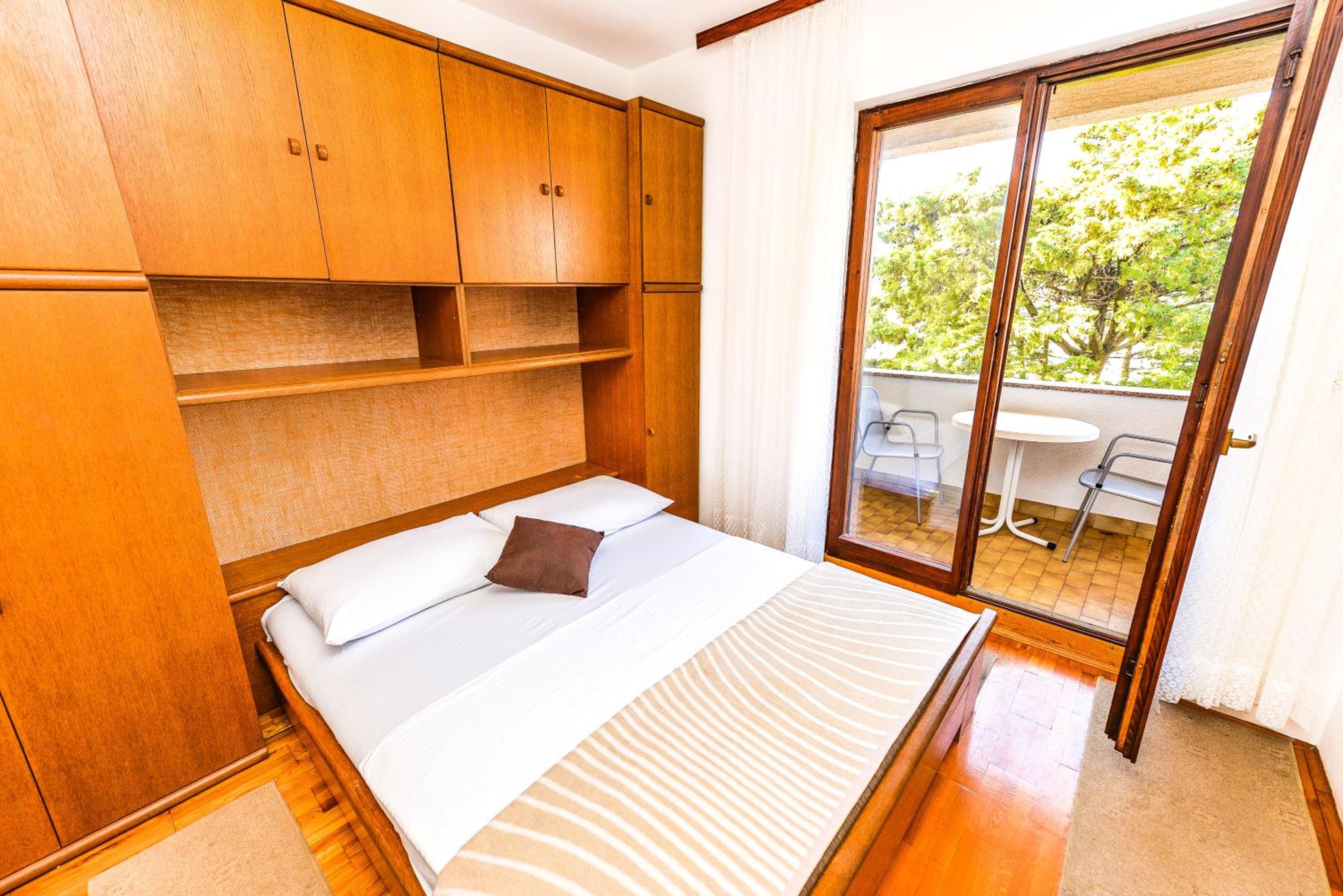 Apartments Leut