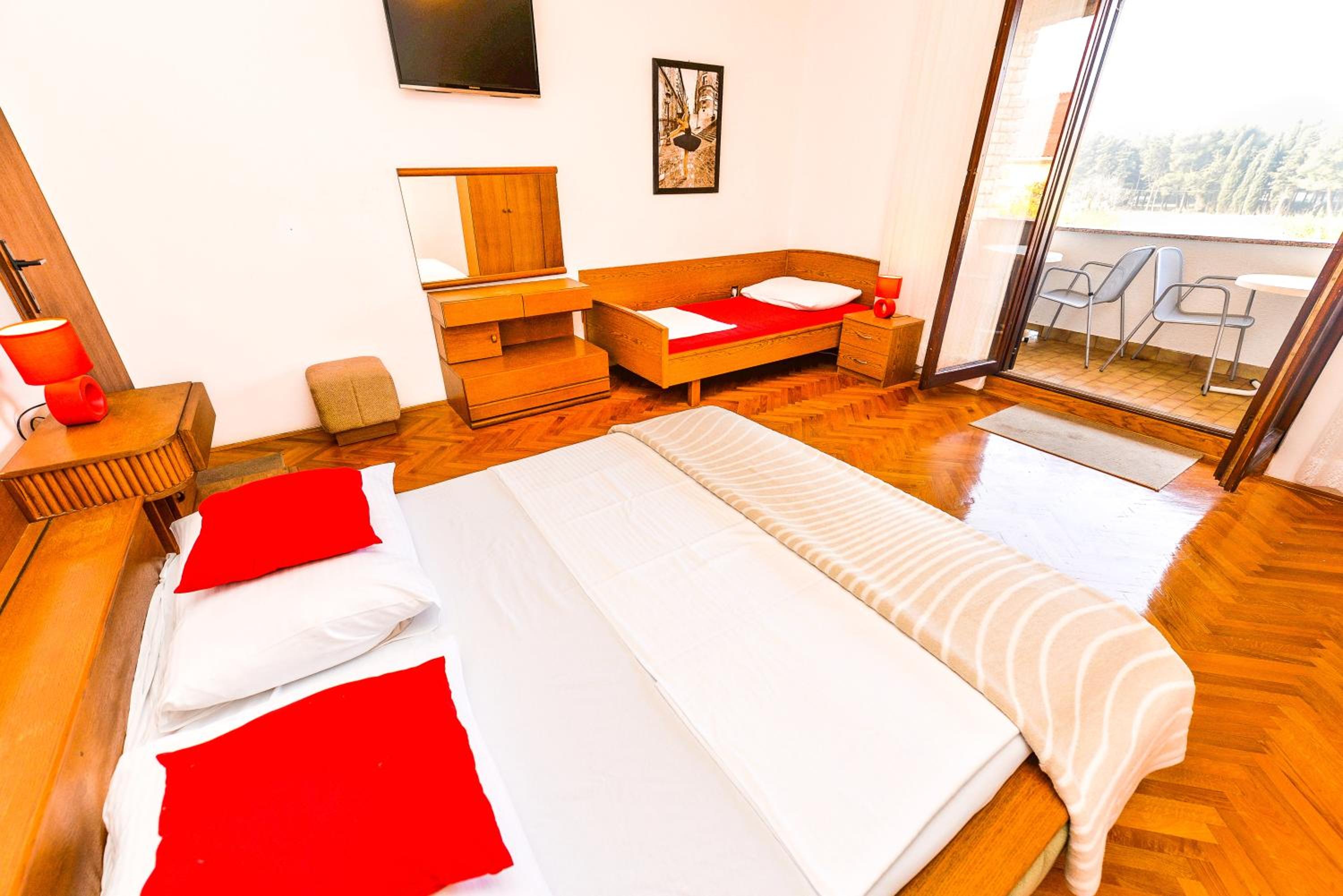 Apartments Leut