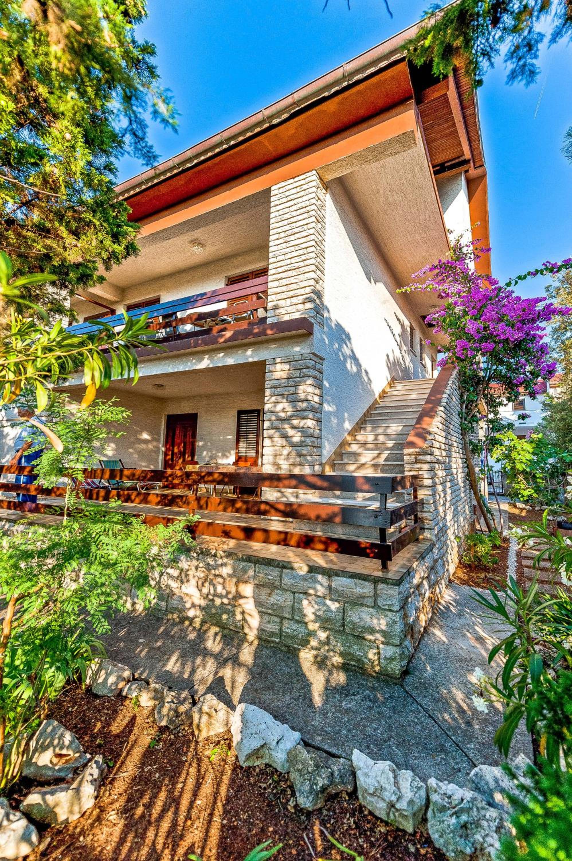 Apartments Leut