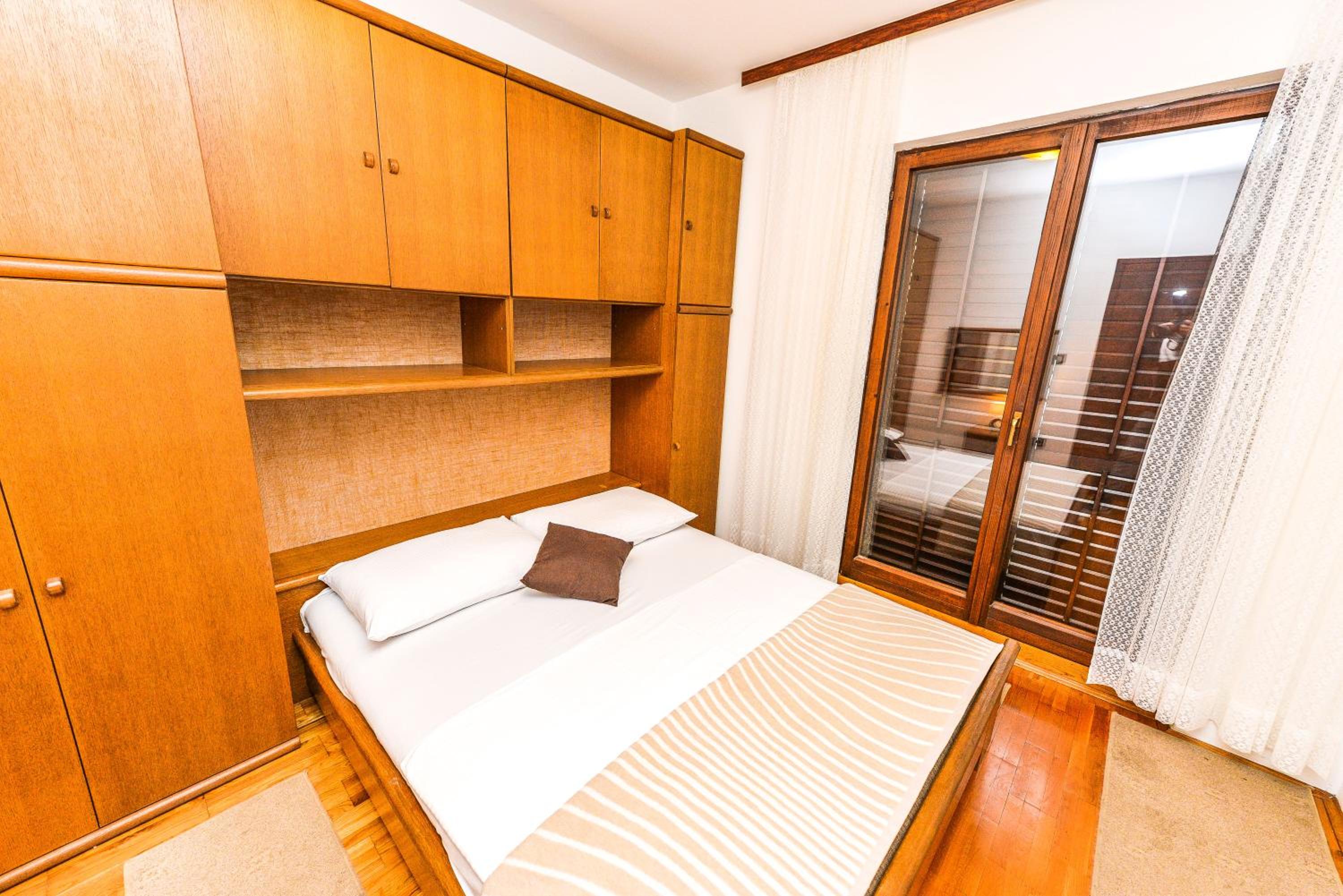 Apartments Leut