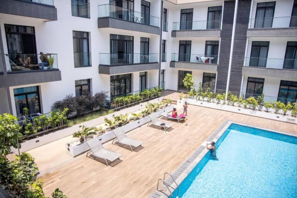 Classic Suite at Embassy Gardens W/pool view view 5