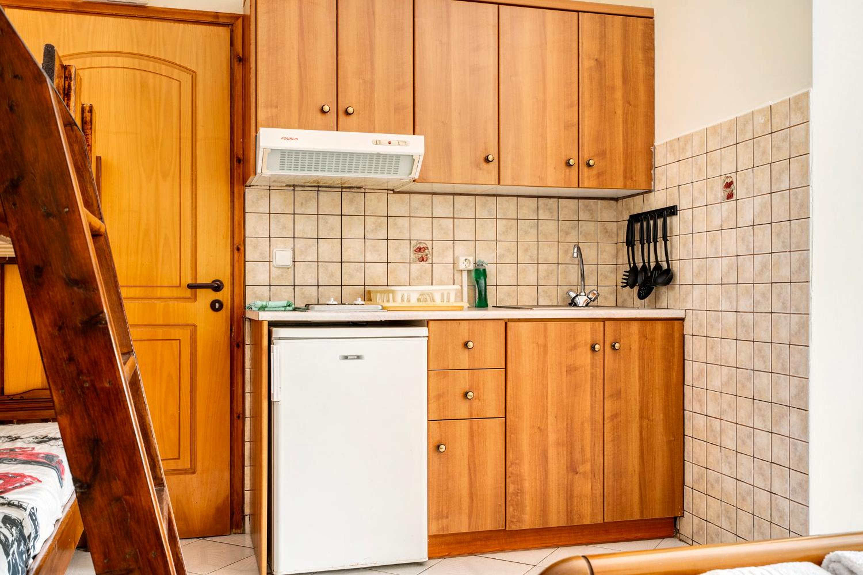Daratos studio 5 en Kefallonia — kitchen