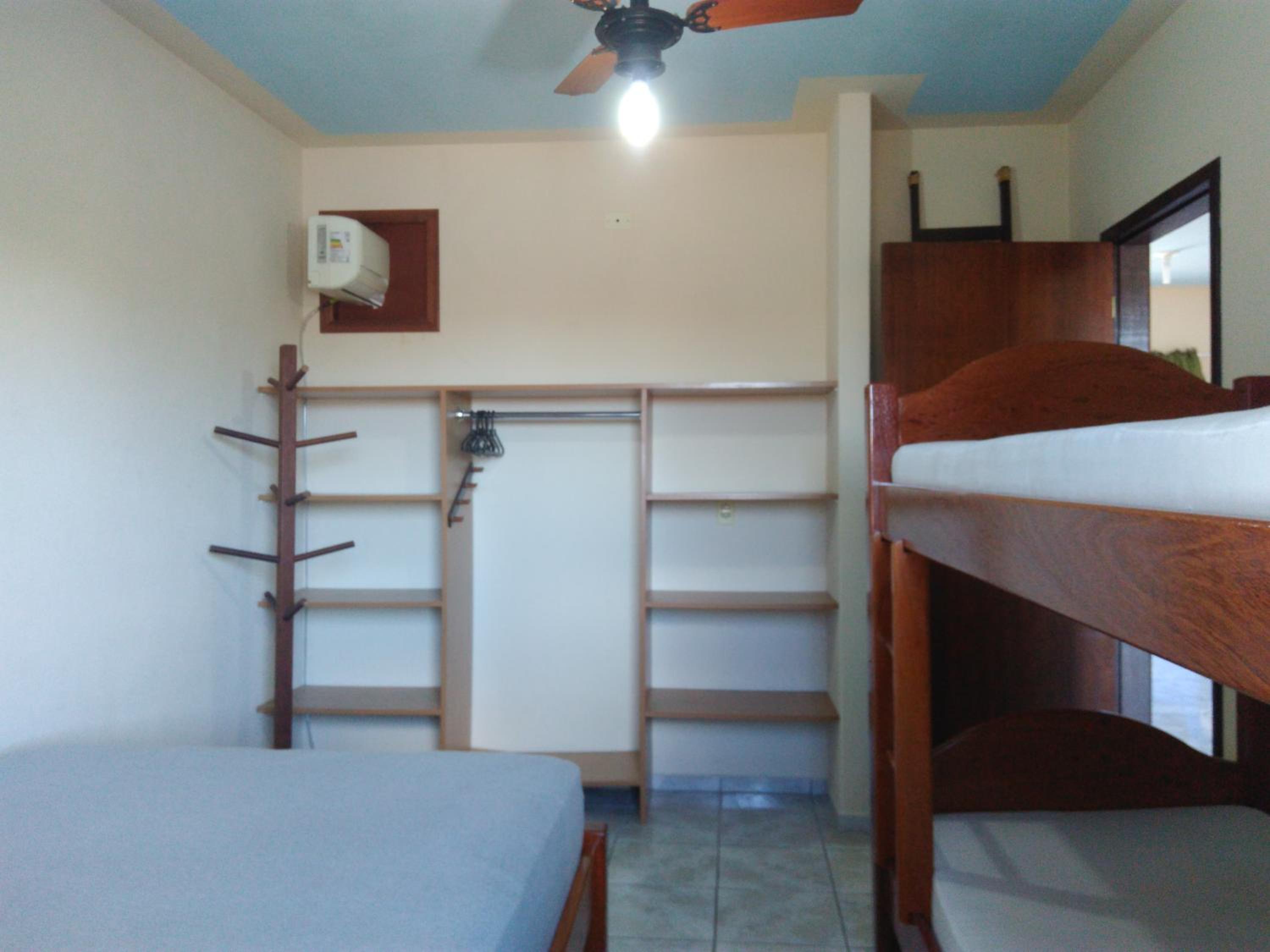 Apto 2 quartos, 8 Pessoas. prox. das praias.