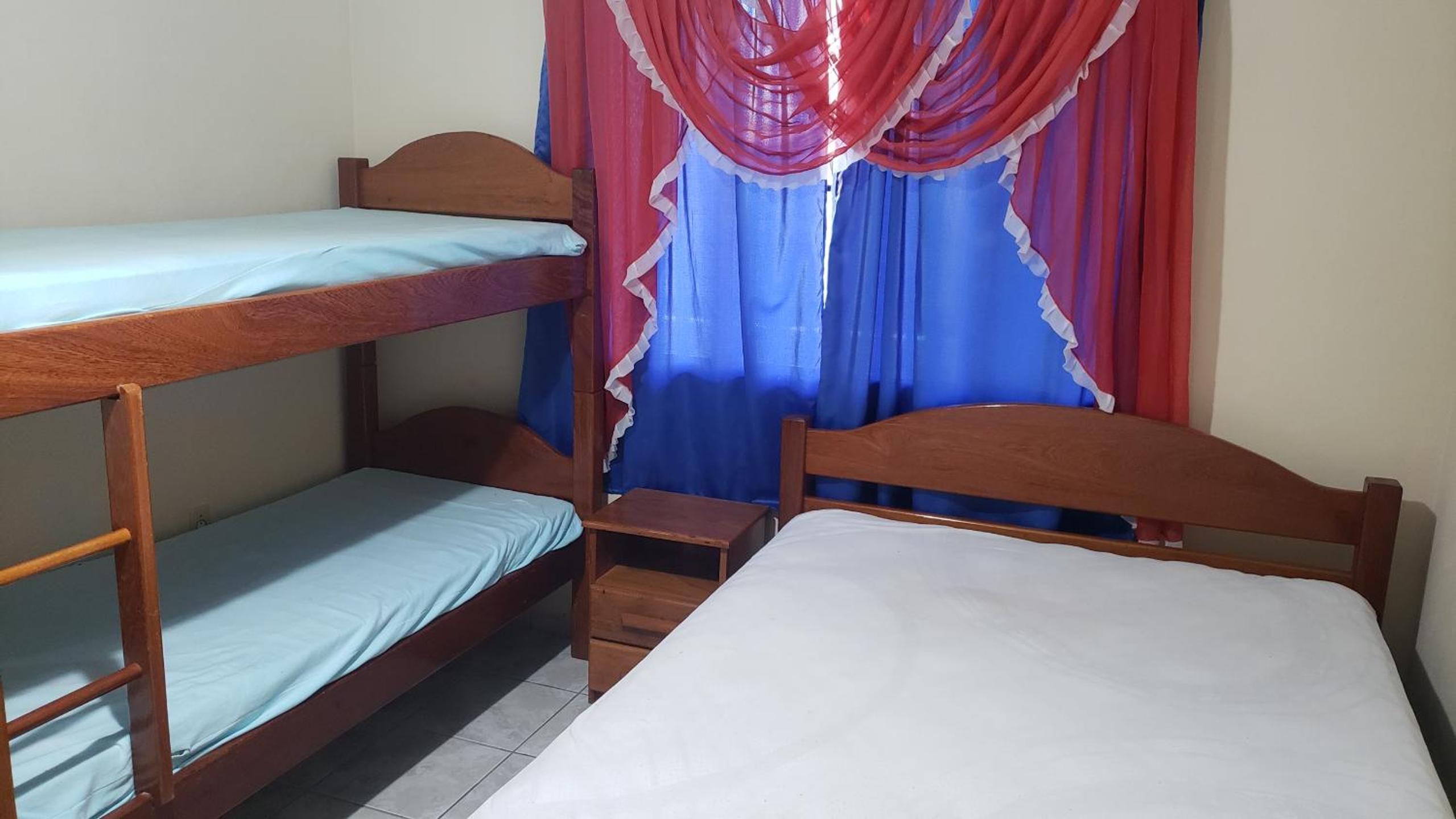 Apto 2 quartos, 8 Pessoas. prox. das praias.