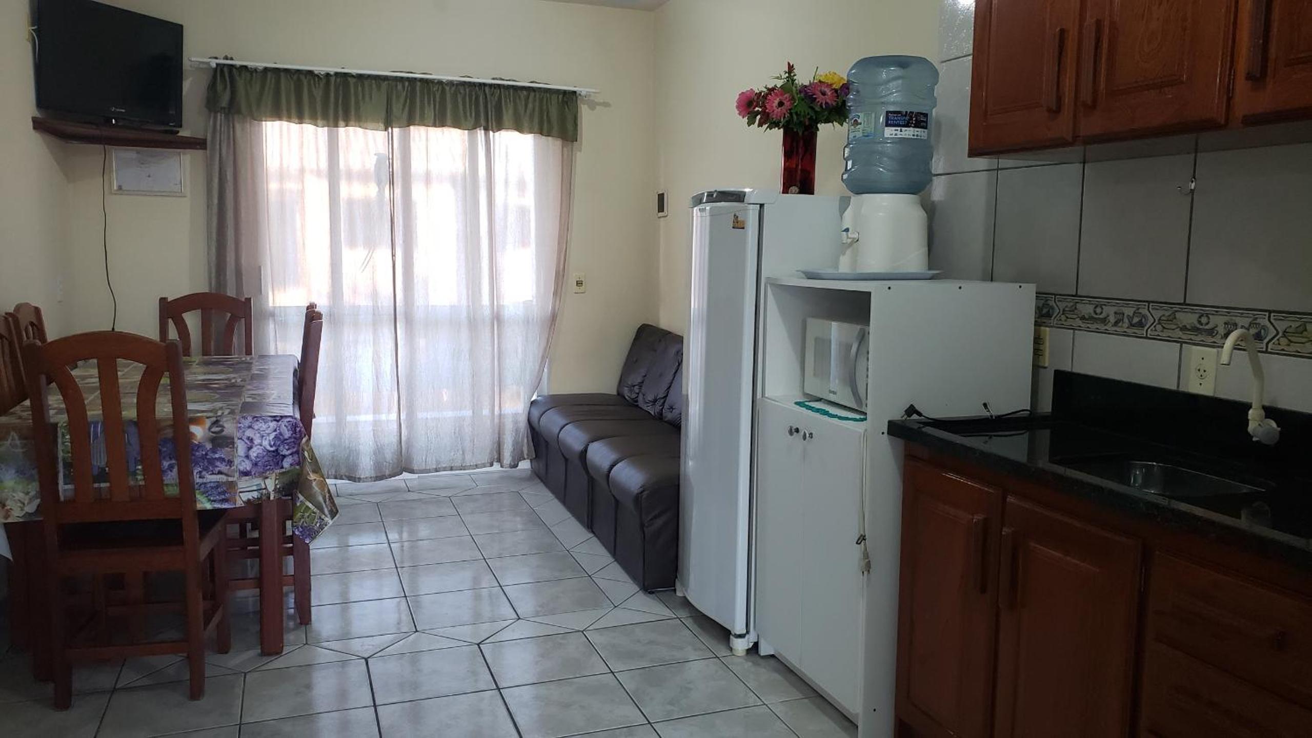 Apto 2 quartos, 8 Pessoas. prox. das praias.