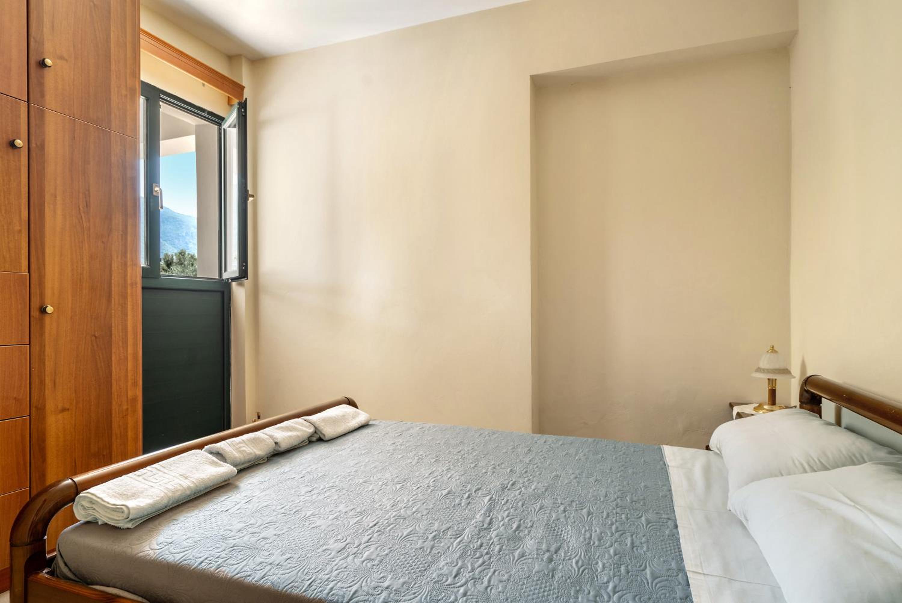 Daratos apartment 6