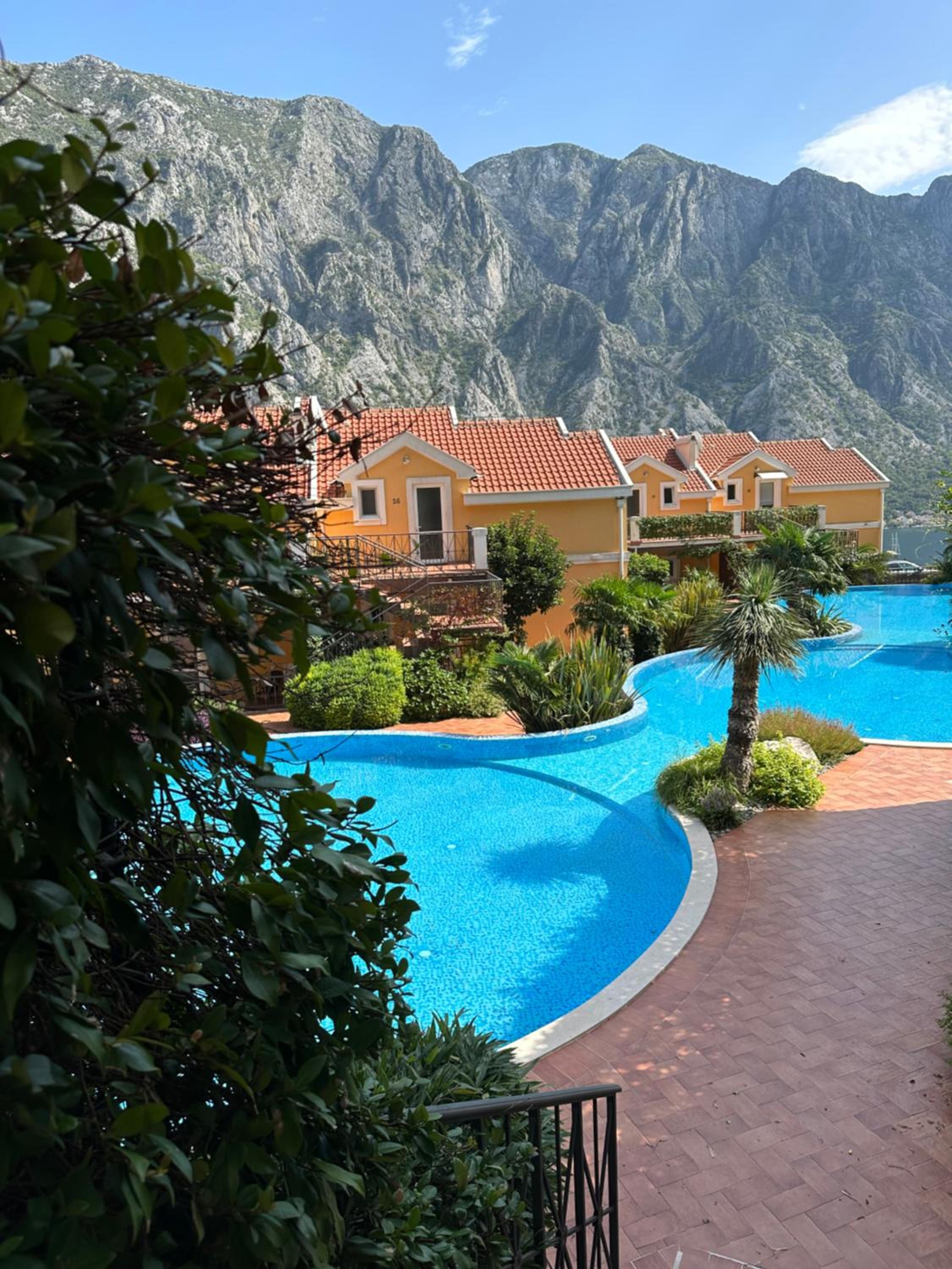 GREEN HILL Aparts with POOL & SCENIC VIEW photo 2