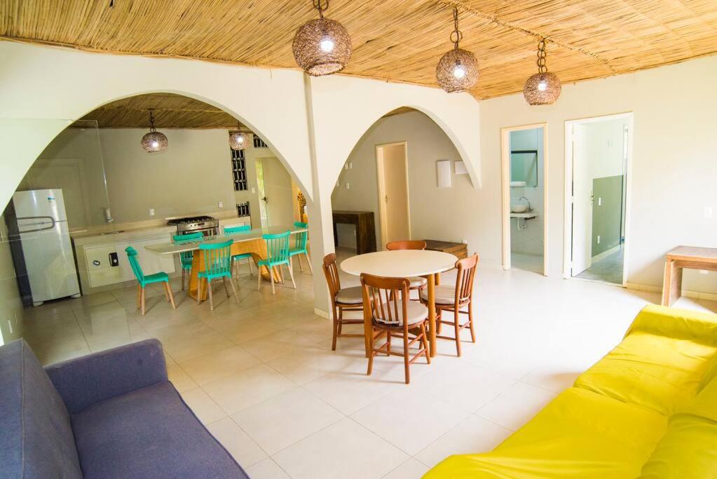 Casa em Imbassaí com 8 Suítes
