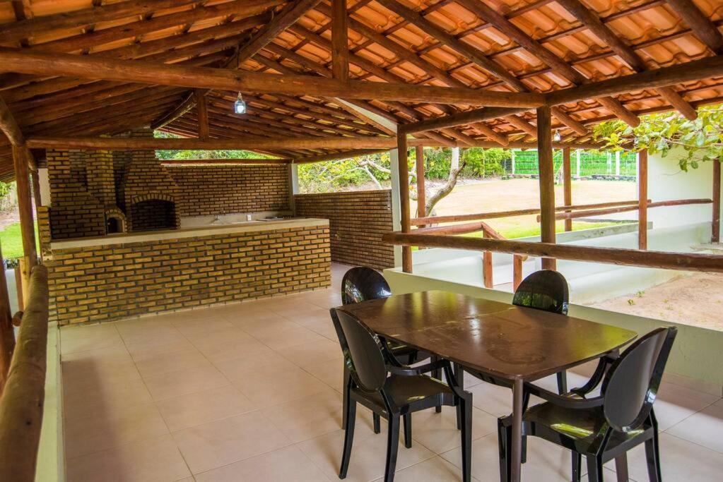 Casa em Imbassaí com 8 Suítes