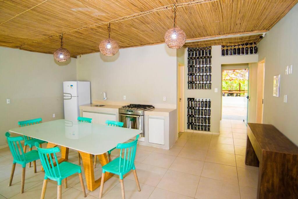 Casa em Imbassaí com 8 Suítes