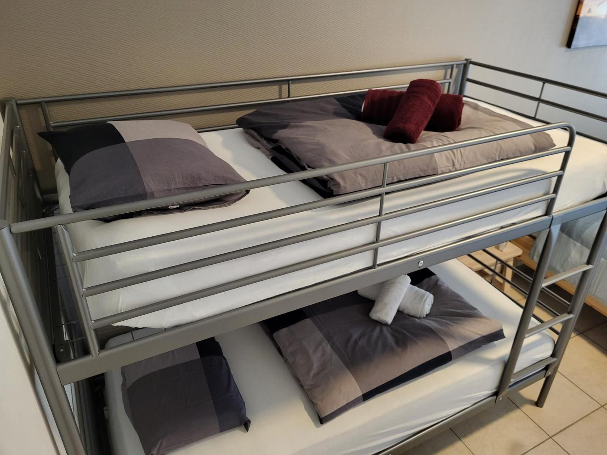 WeLoveOostende - Newly renovated large apartment 150m from the beach - Including bed sheets and final clea-ning