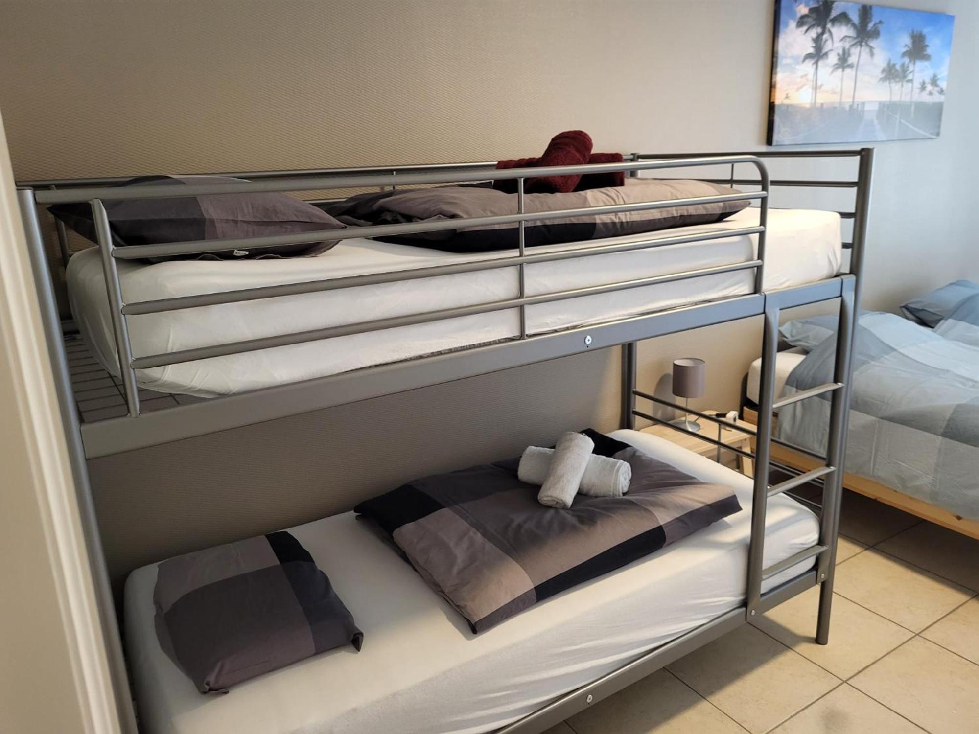WeLoveOostende - Newly renovated large apartment 150m from the beach - Including bed sheets and final clea-ning
