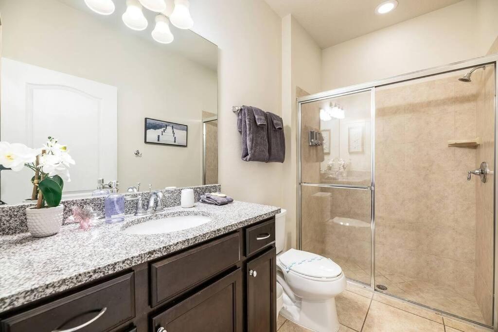 Castaway Oasis - 5 Bed Townhome, Heated Pool & BBQ view 3