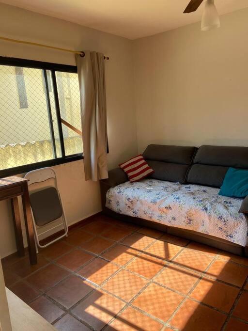 Apartamento Simples Guarujá Enseada Bem localizado