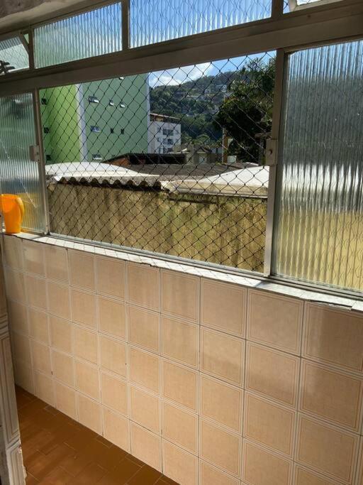 Apartamento Simples Guarujá Enseada Bem localizado