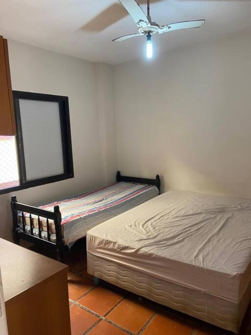 Apartamento Simples Guarujá Enseada Bem localizado