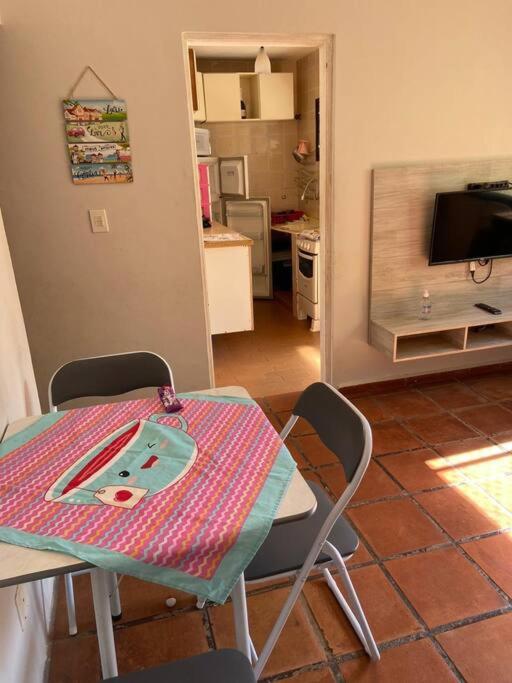 Apartamento Simples Guarujá Enseada Bem localizado