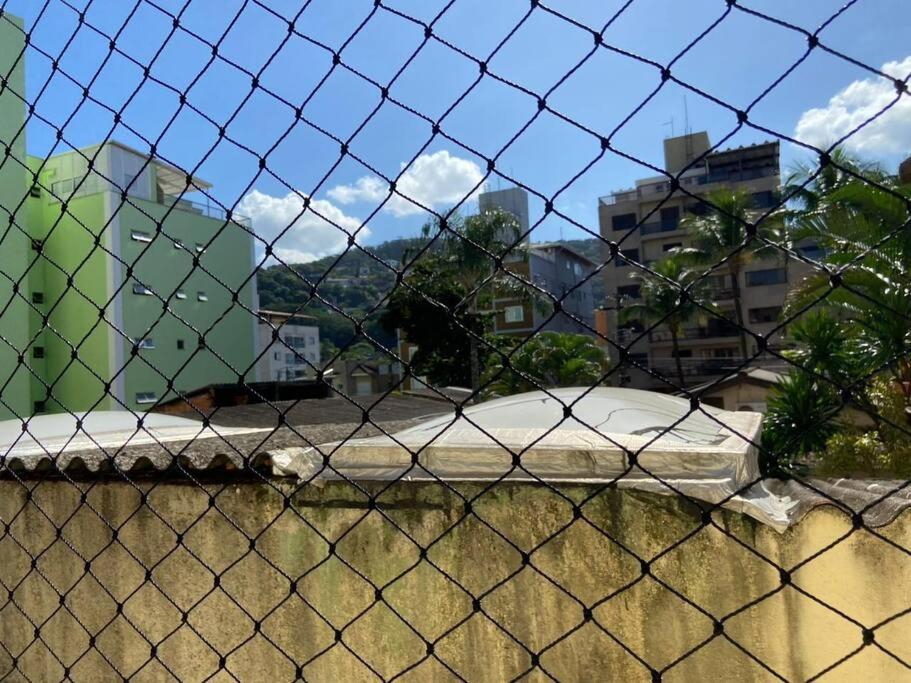 Apartamento Simples Guarujá Enseada Bem localizado