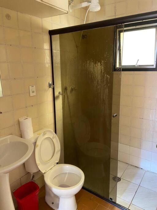 Apartamento Simples Guarujá Enseada Bem localizado