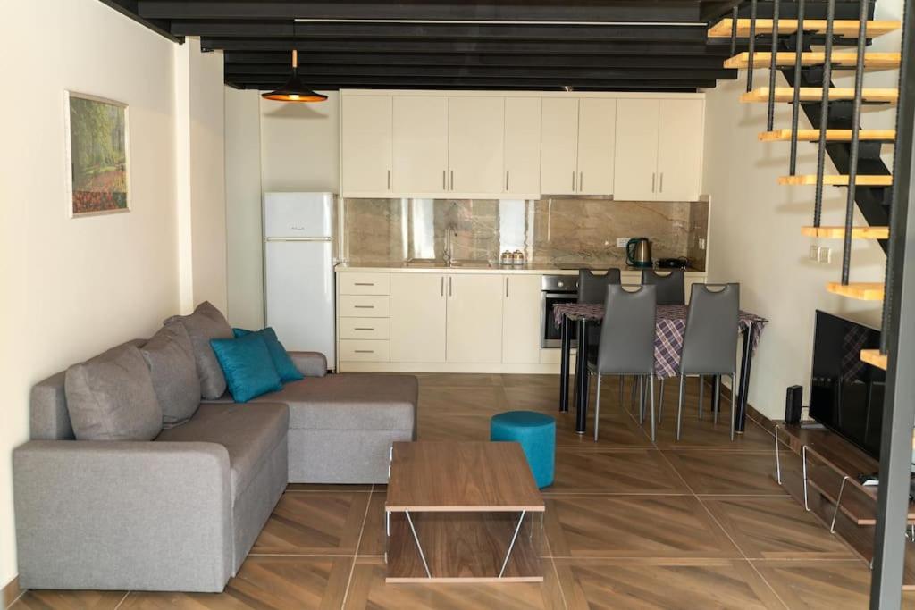 Urban loft W/ beach view