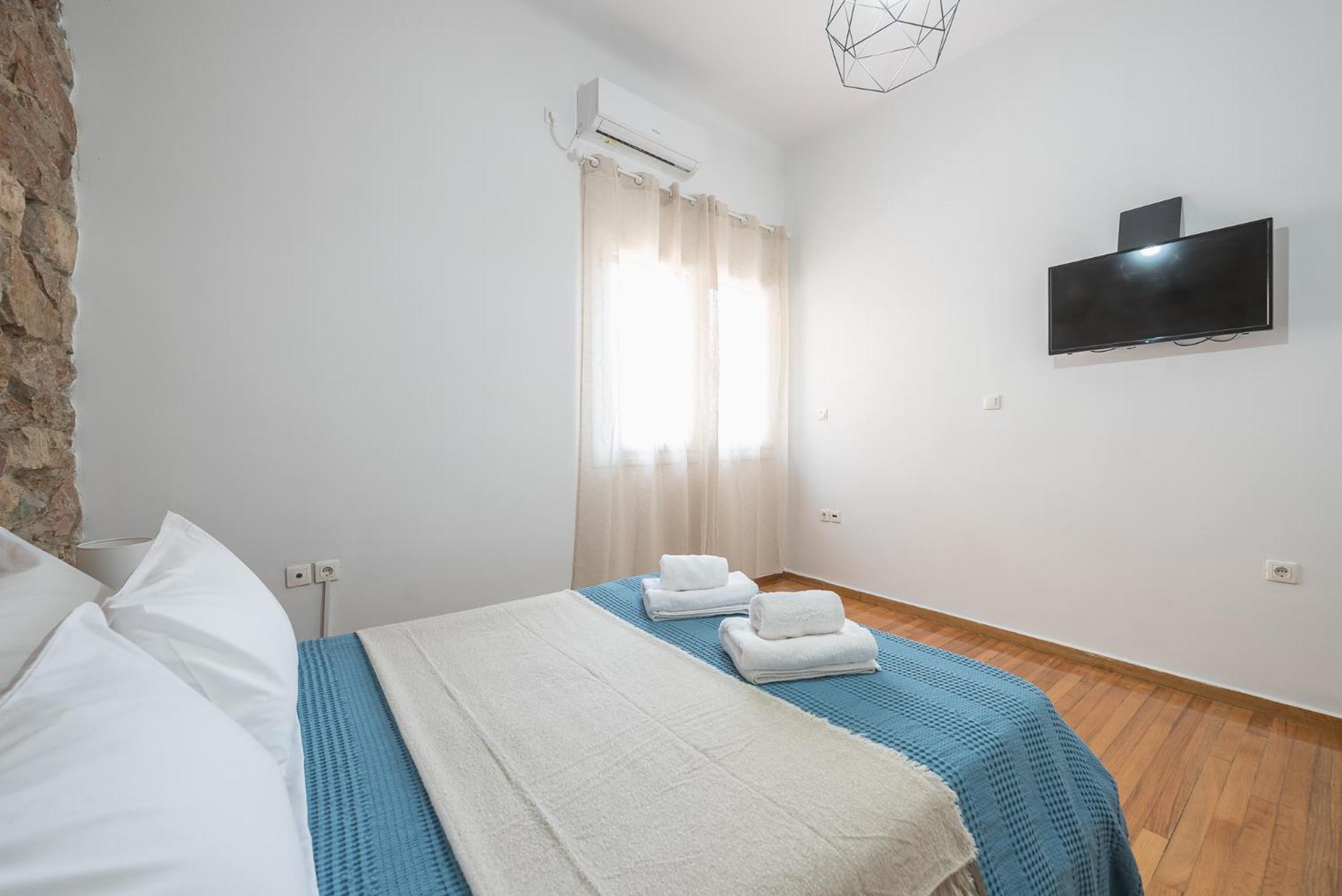 CONTEMPORARY APARTMENT 200M FROM ACROPOLIS 100Mbps NETFLIX