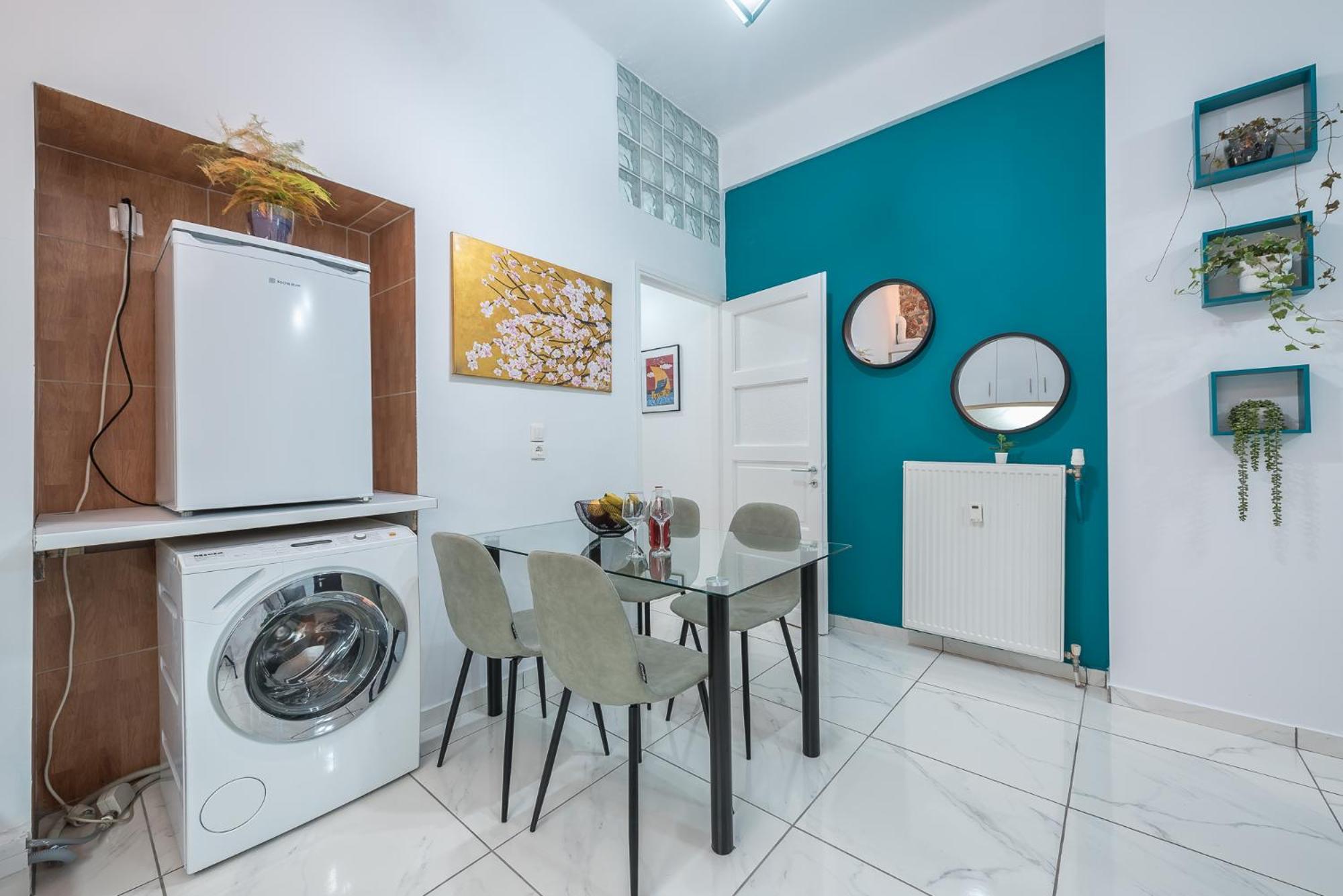 CONTEMPORARY APARTMENT 200M FROM ACROPOLIS 100Mbps NETFLIX