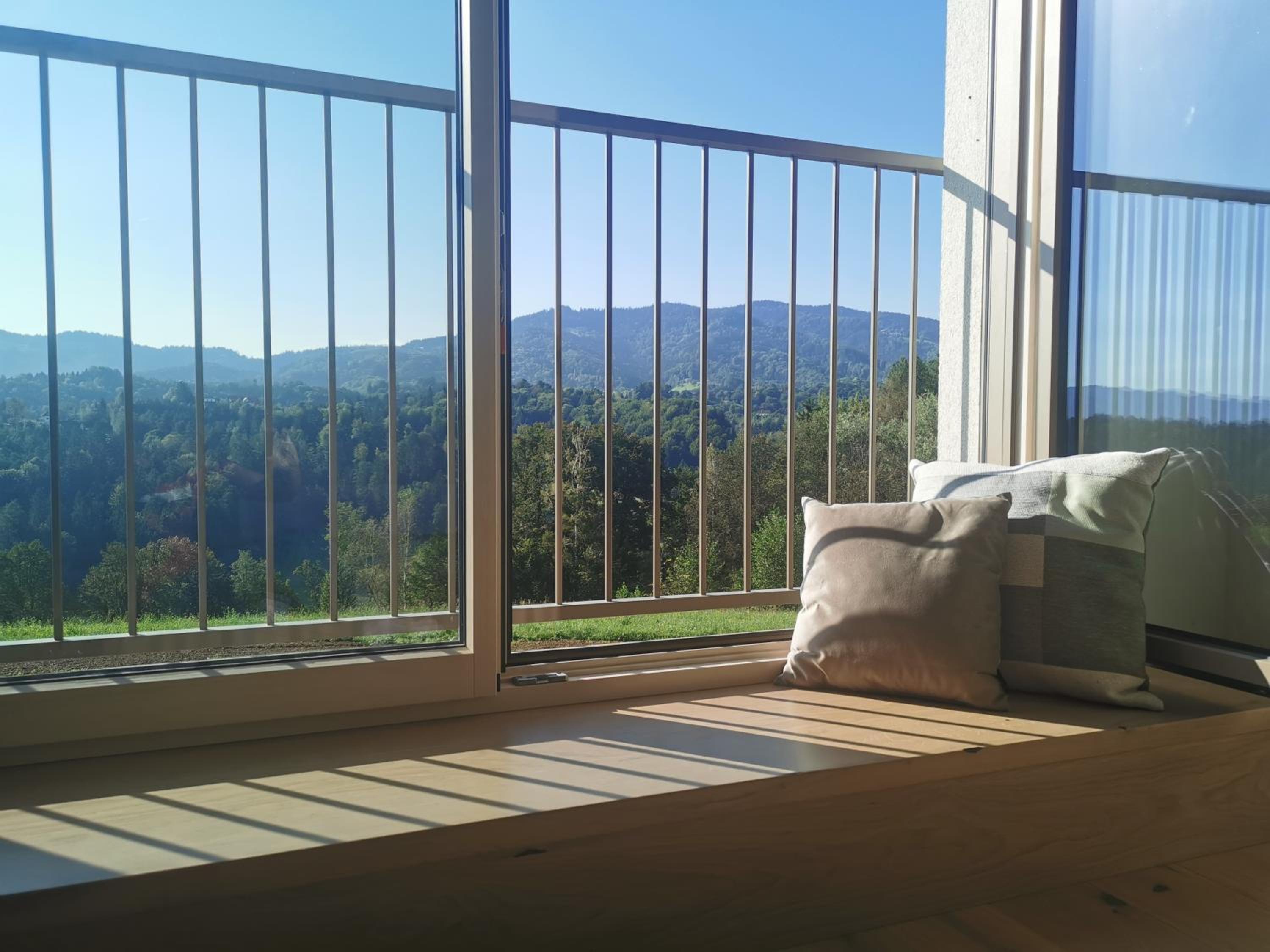 Stilvolles Ferienhaus Südsteiermark ruhige Lage top Aussicht & E-Ladestation