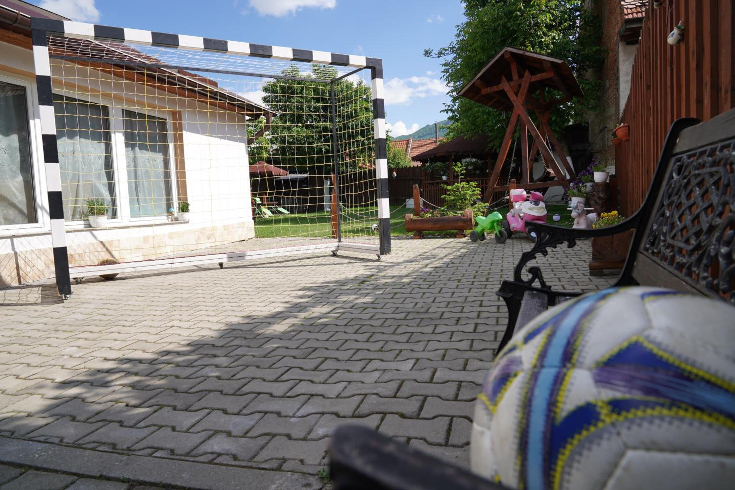 Photo 33