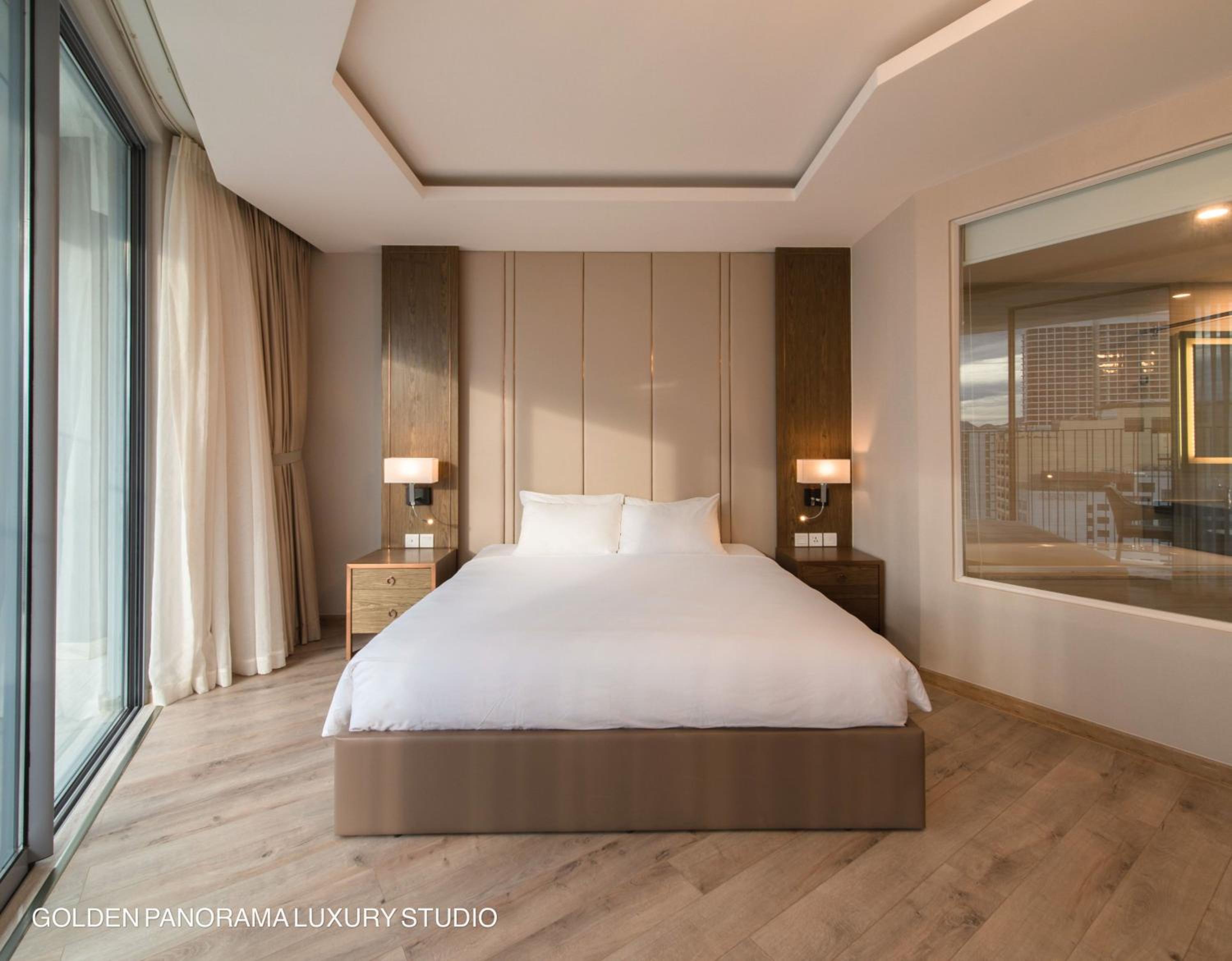 GOLDEN PANORAMA LUXURY STUDIO