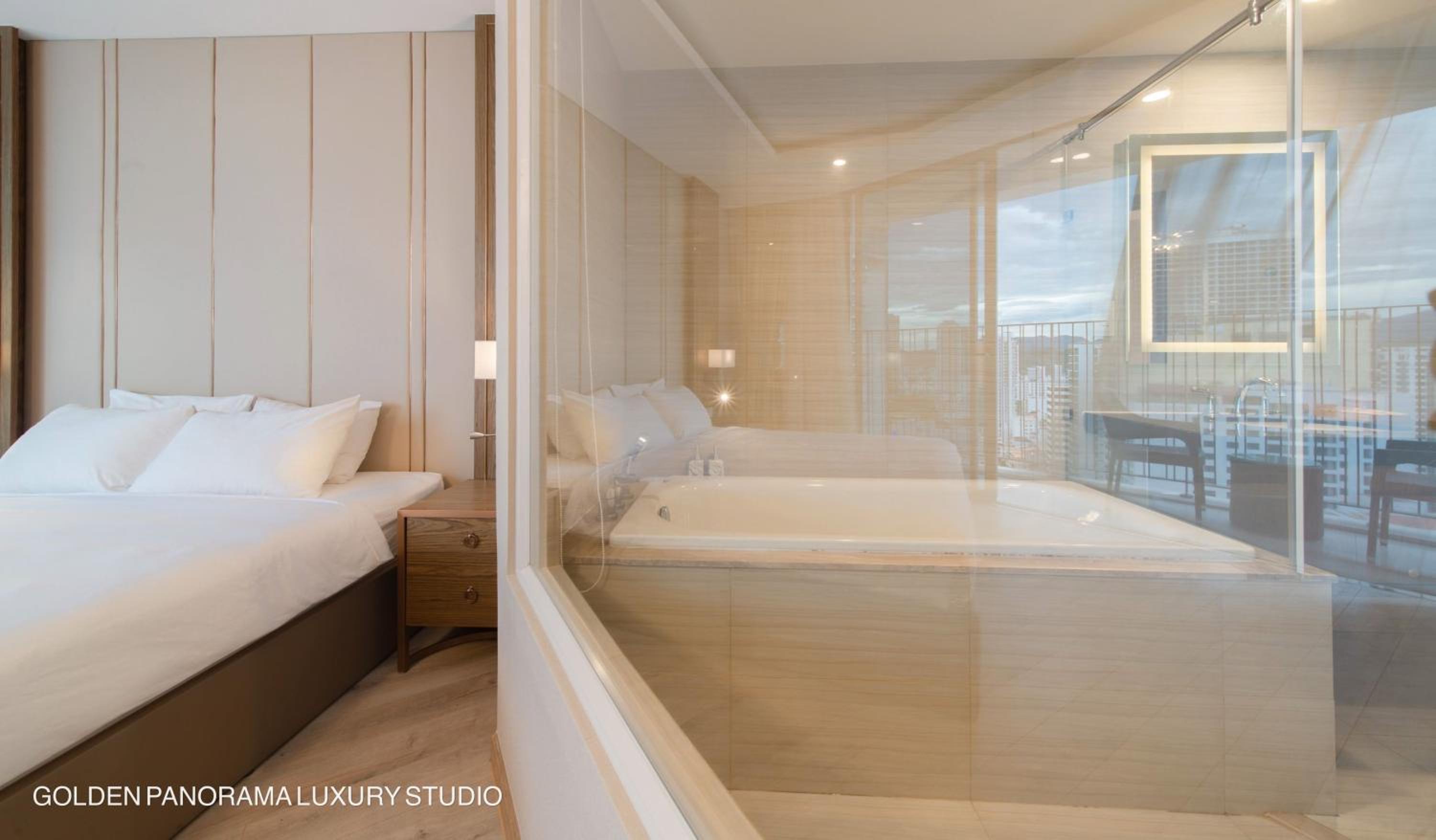 GOLDEN PANORAMA LUXURY STUDIO