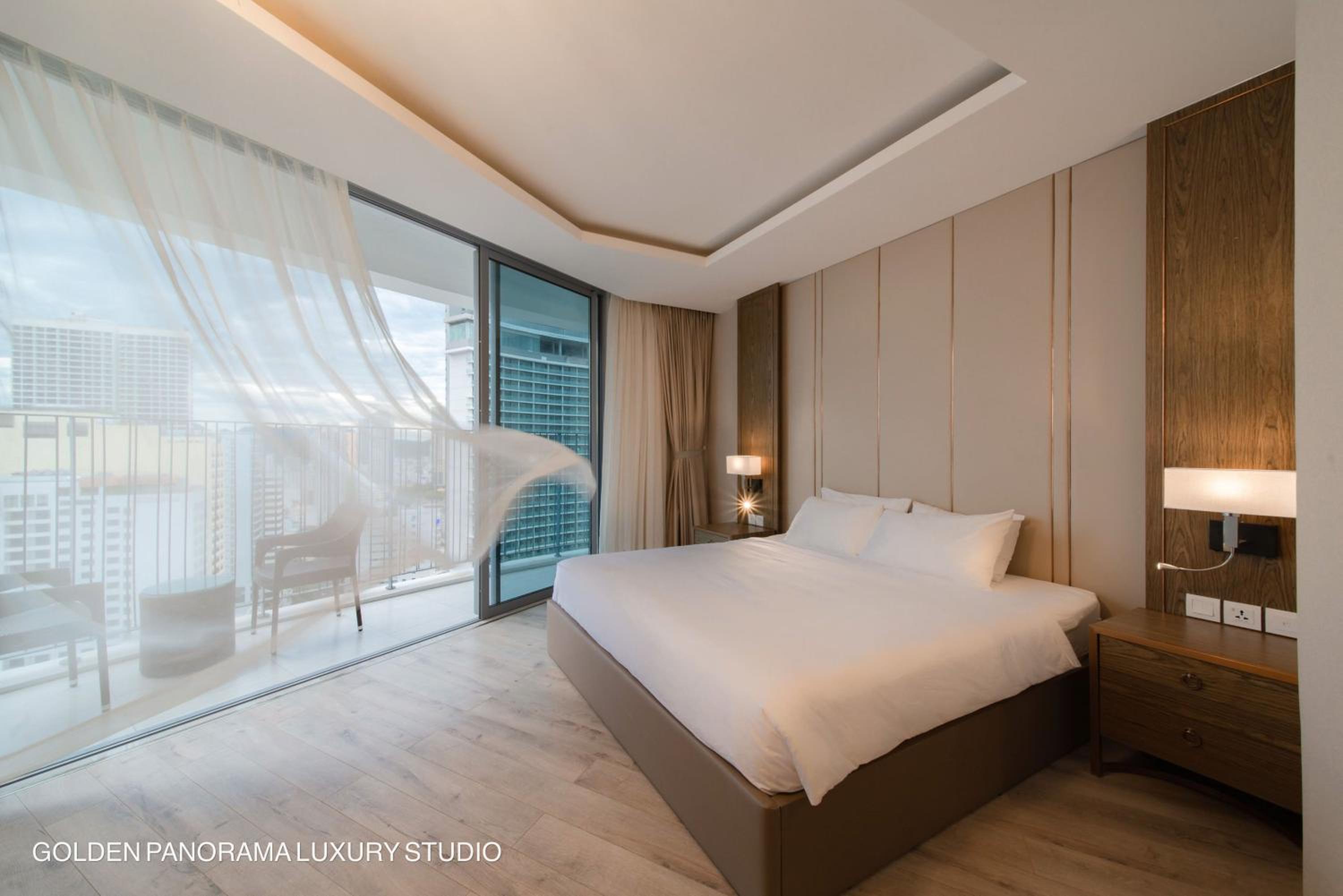 GOLDEN PANORAMA LUXURY STUDIO