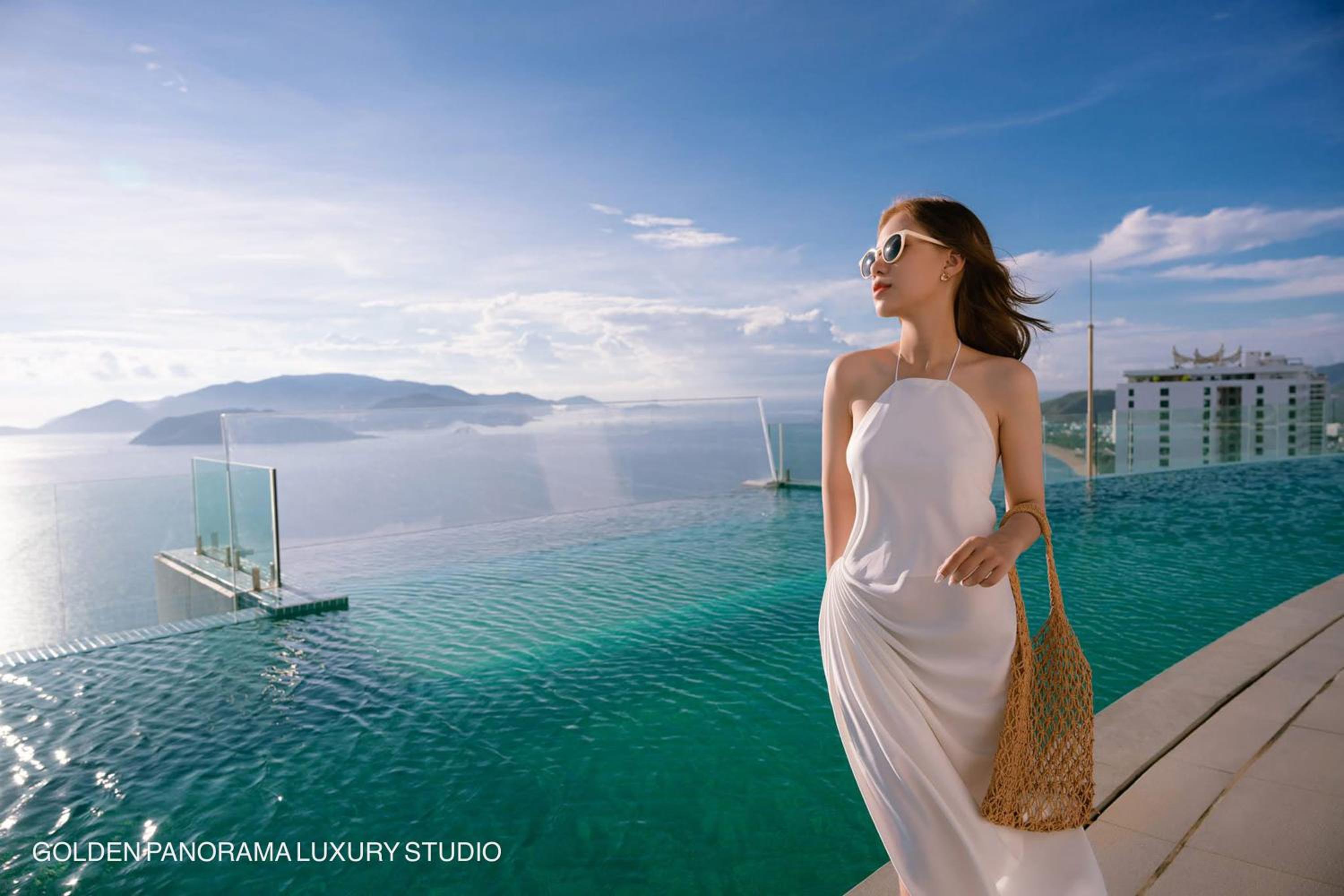 GOLDEN PANORAMA LUXURY STUDIO