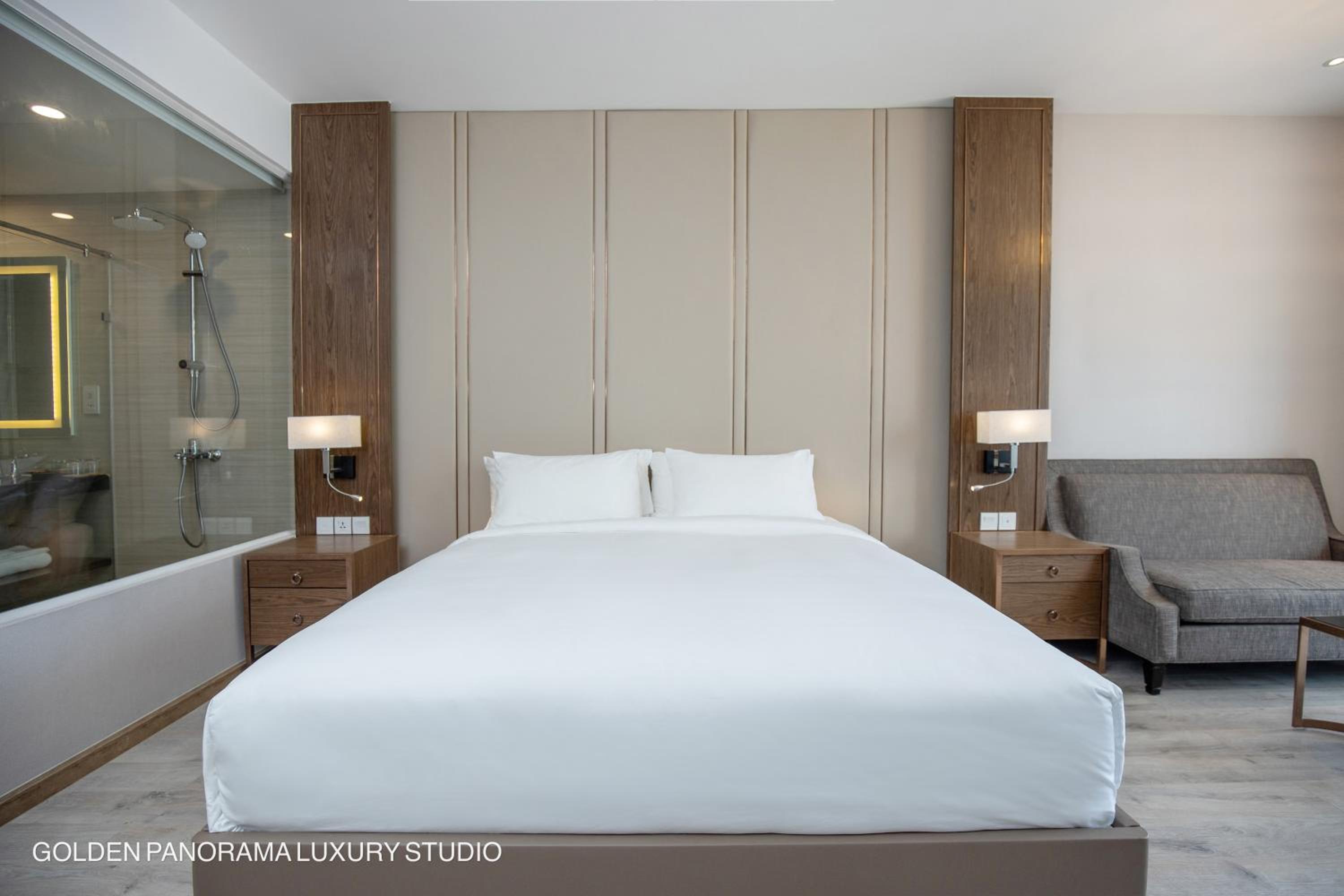 GOLDEN PANORAMA LUXURY STUDIO