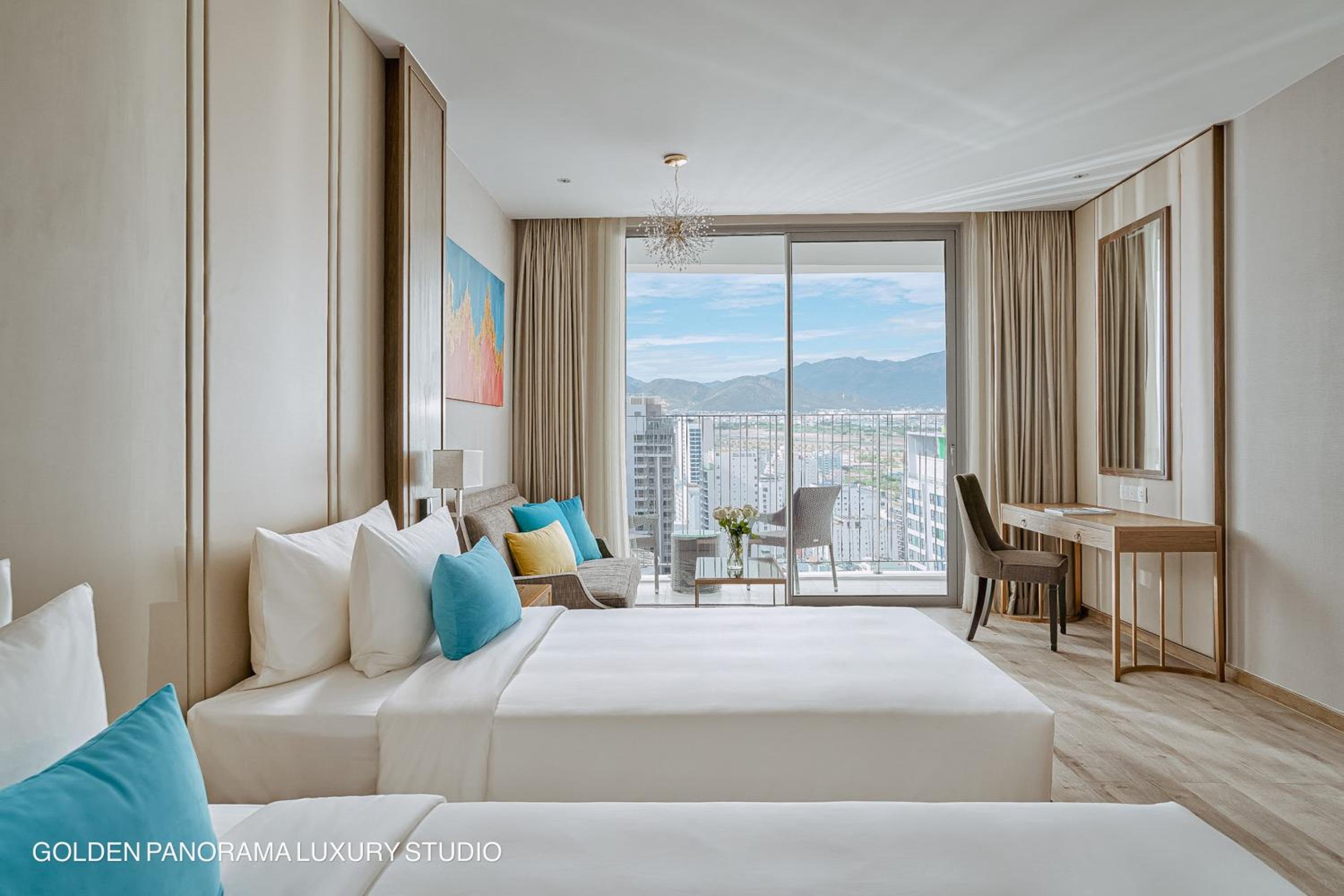 GOLDEN PANORAMA LUXURY STUDIO