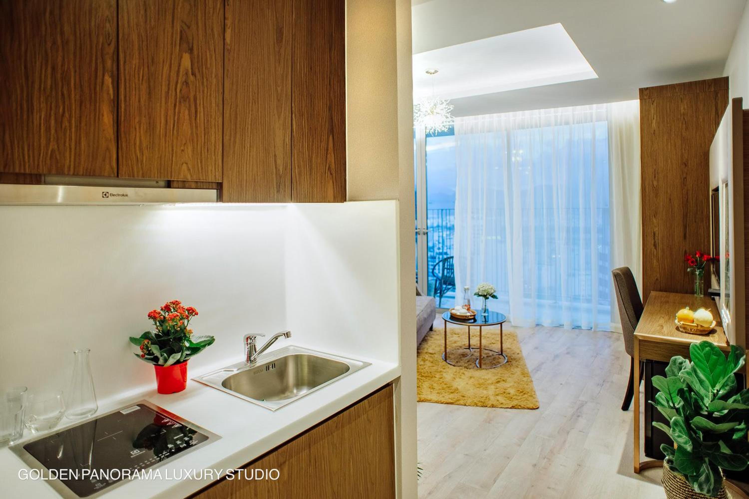 GOLDEN PANORAMA LUXURY STUDIO