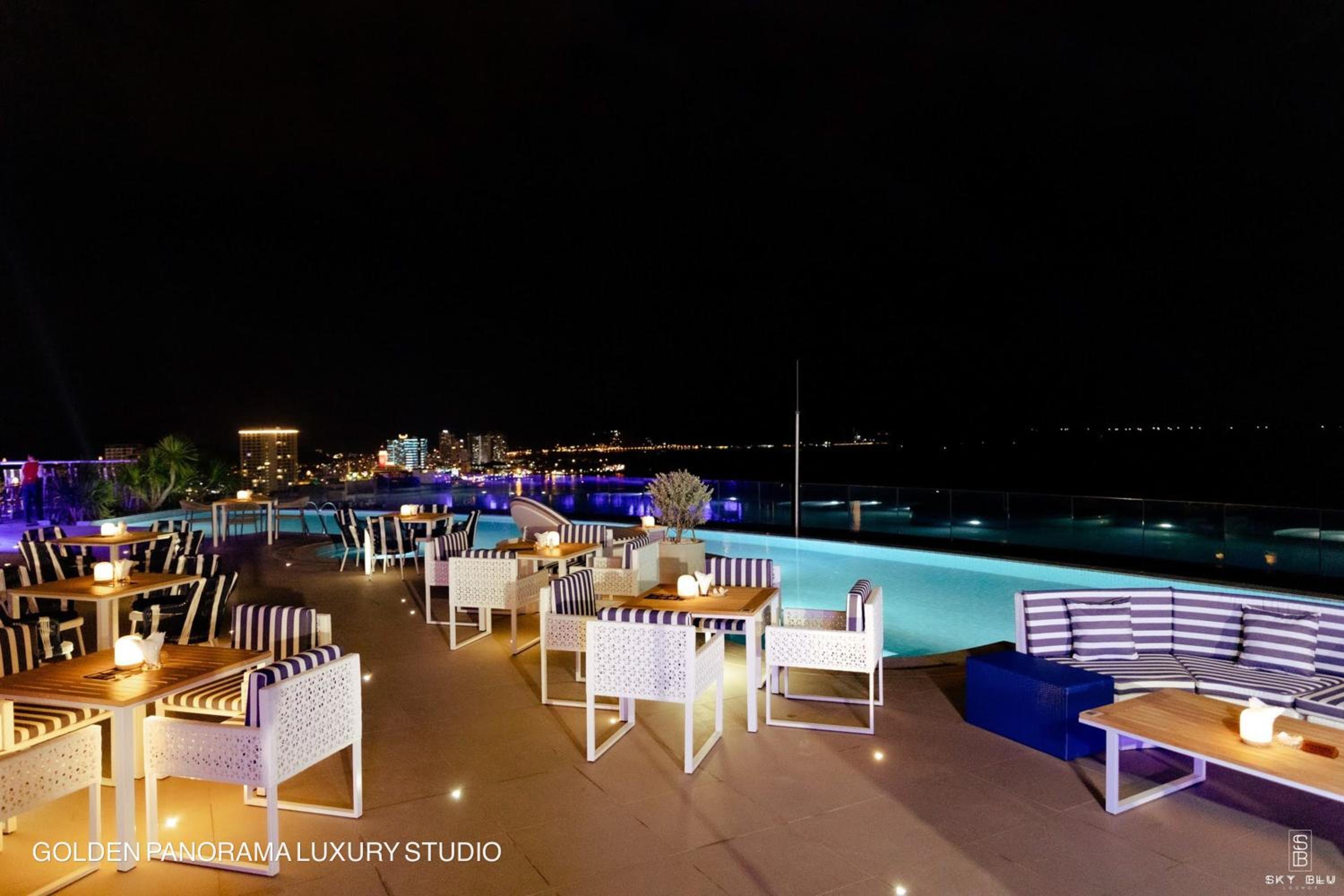 GOLDEN PANORAMA LUXURY STUDIO
