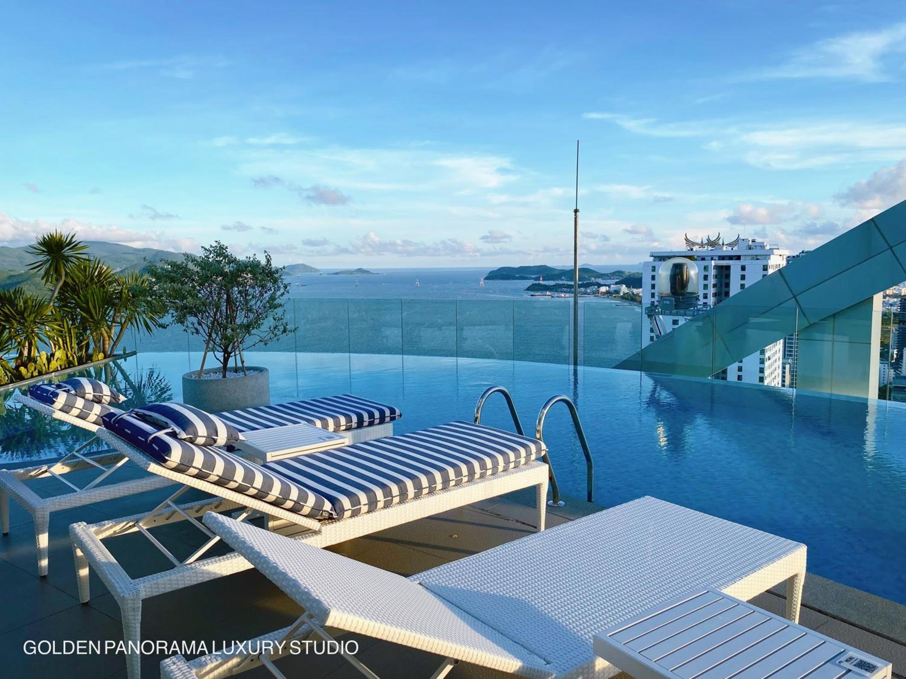 GOLDEN PANORAMA LUXURY STUDIO