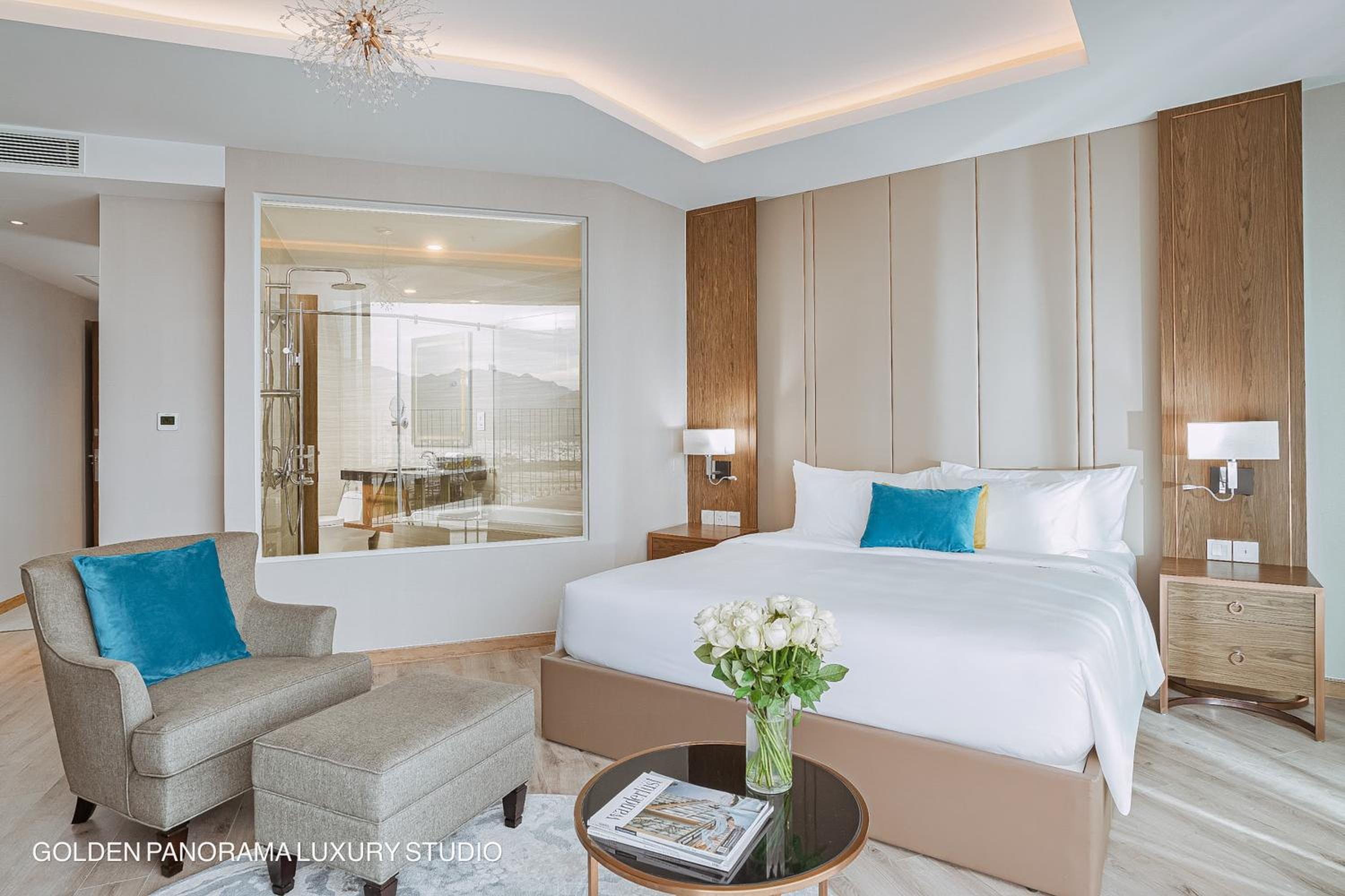 GOLDEN PANORAMA LUXURY STUDIO